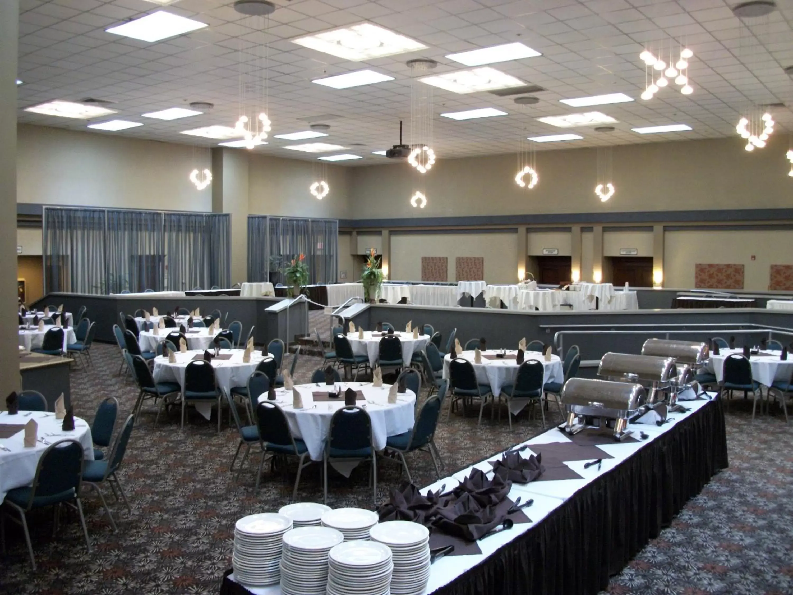 Meeting/conference room, Restaurant/Places to Eat in Holiday Inn Portland South/Wilsonville, an IHG Hotel