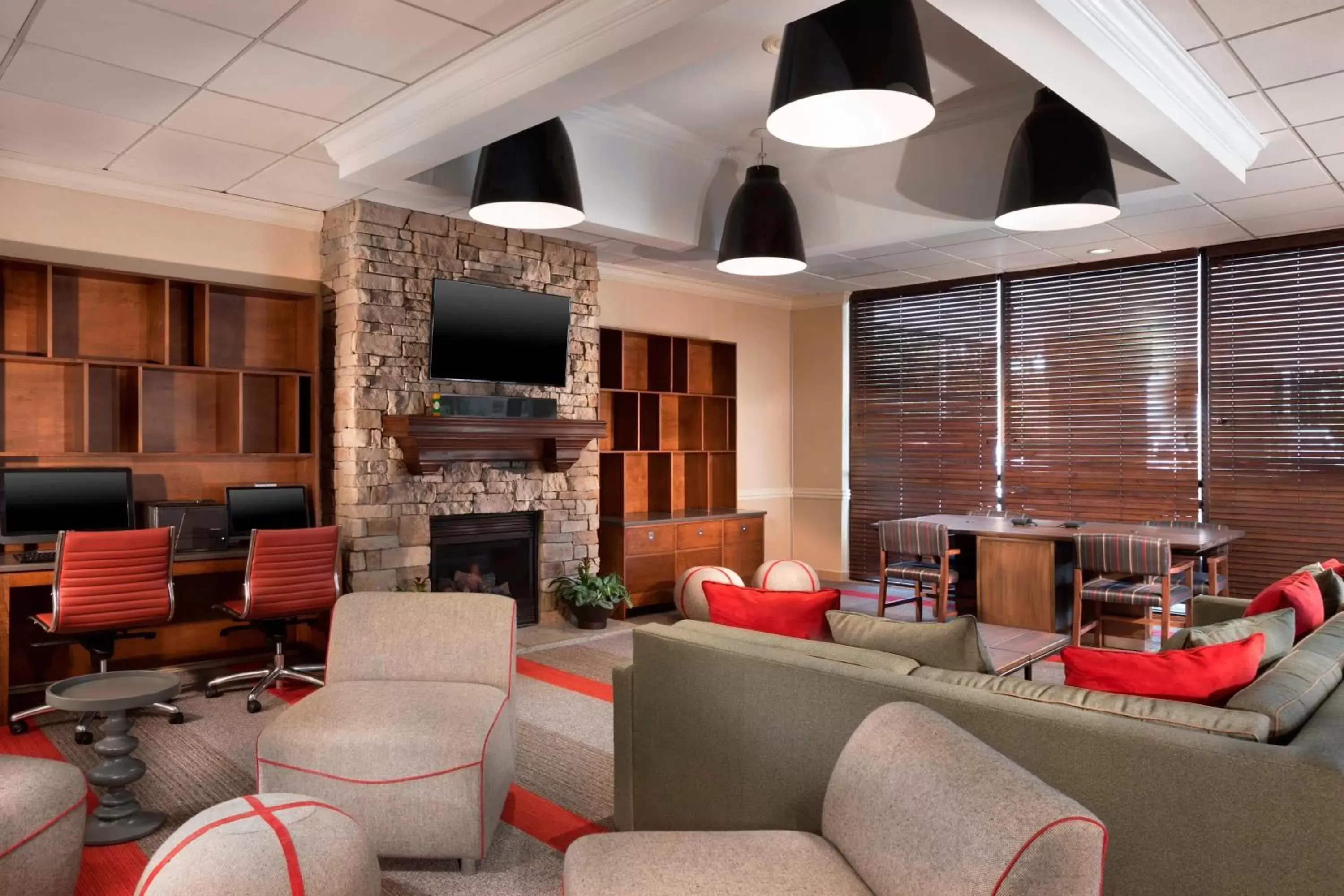 Lobby or reception in Four Points by Sheraton Kansas City Airport