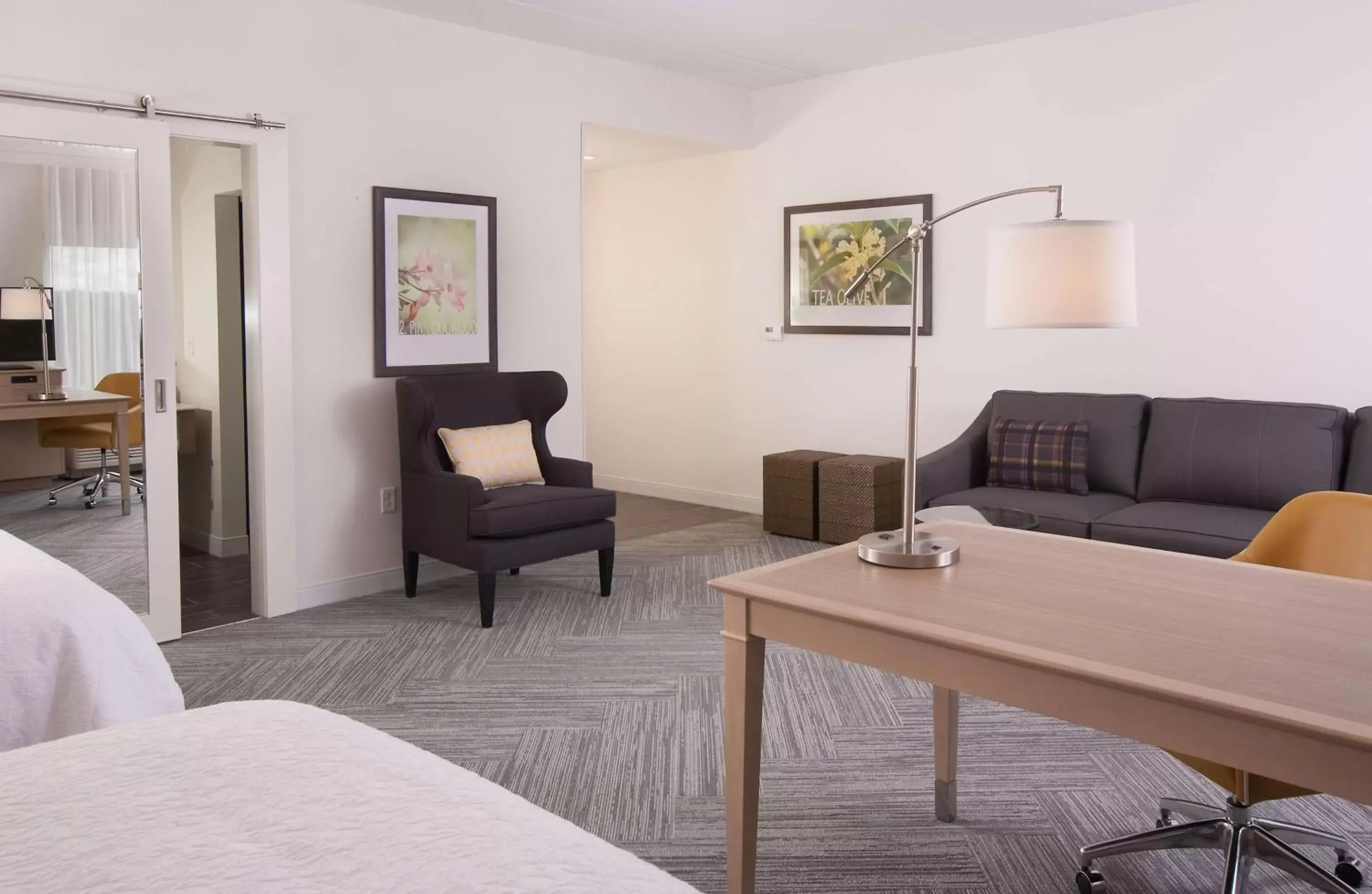 Bed, Seating Area in Hampton Inn & Suites by Hilton Augusta-Washington Rd