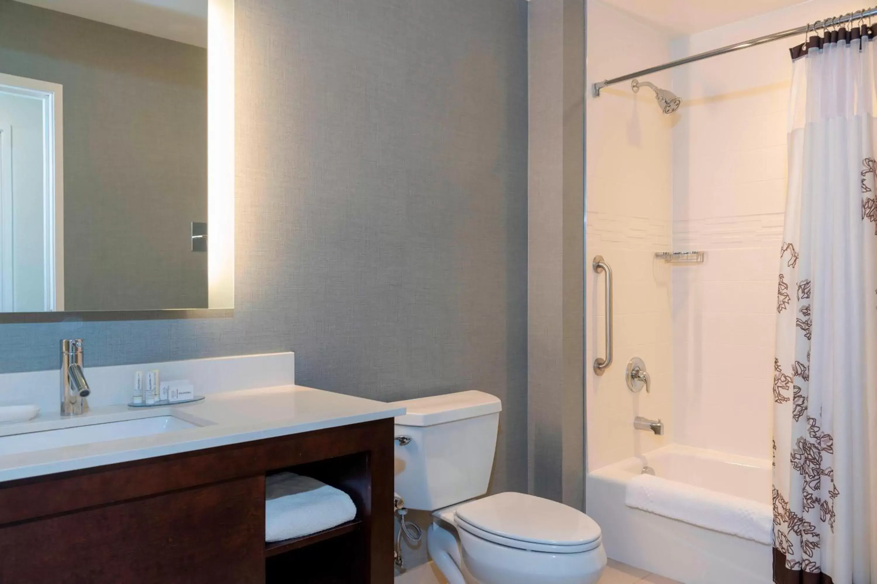Bathroom in Residence Inn by Marriott Akron South/Green