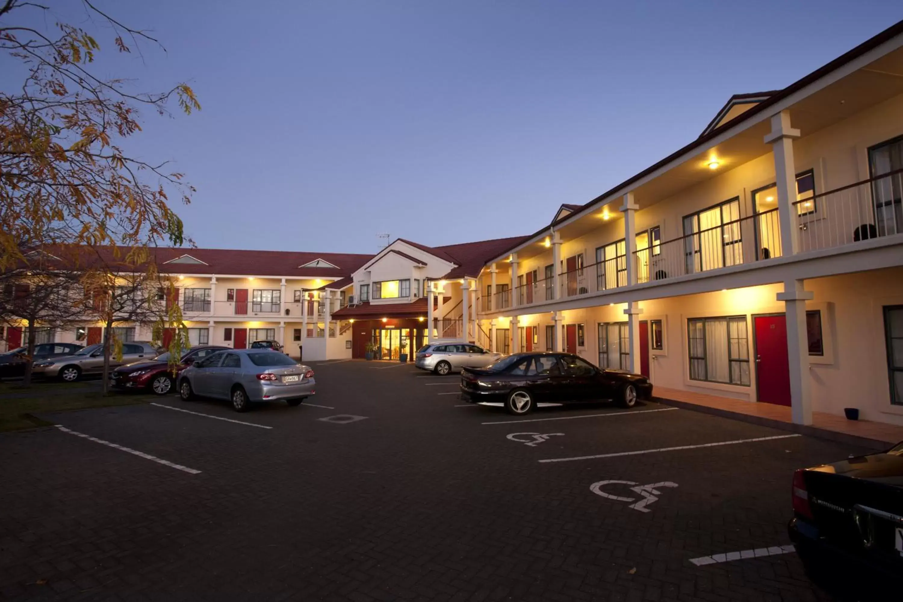 Facade/entrance, Property Building in Aubyn Court Spa Motel