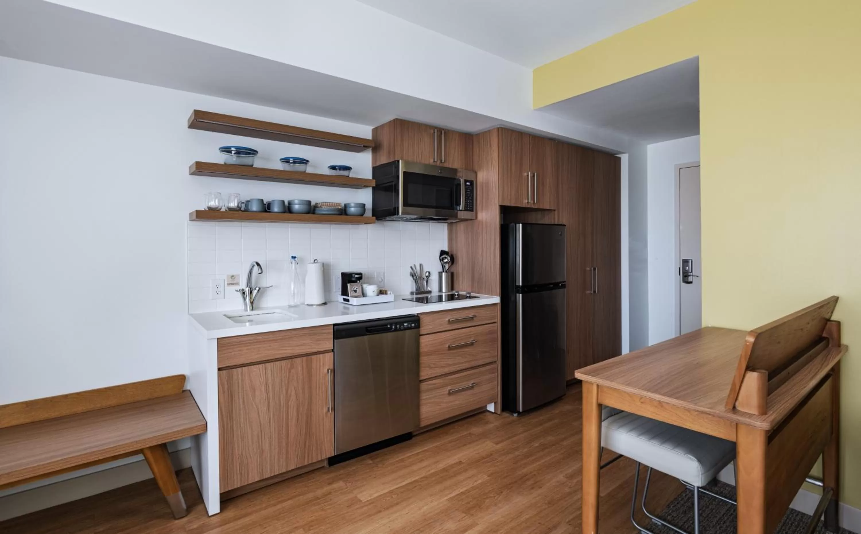 Kitchen or kitchenette in Element Dallas Las Colinas