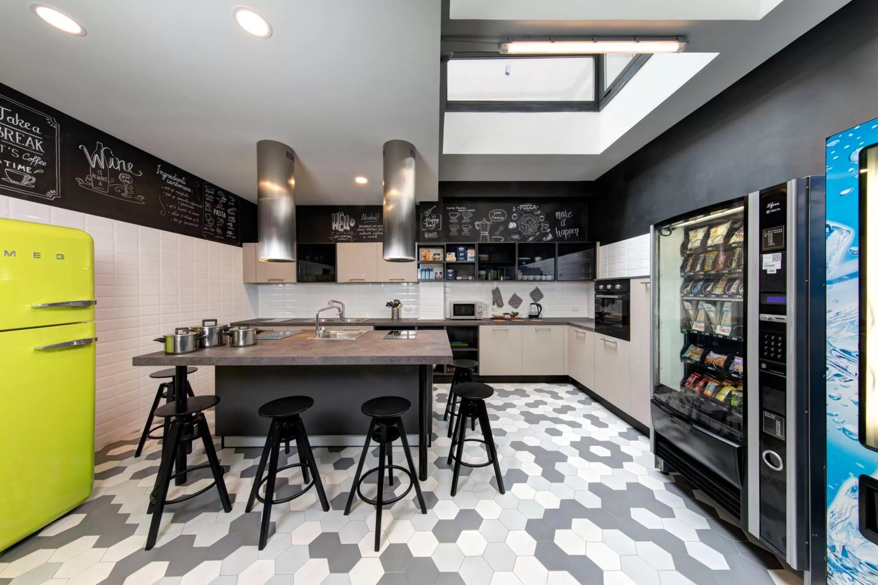 Communal kitchen in The RomeHello