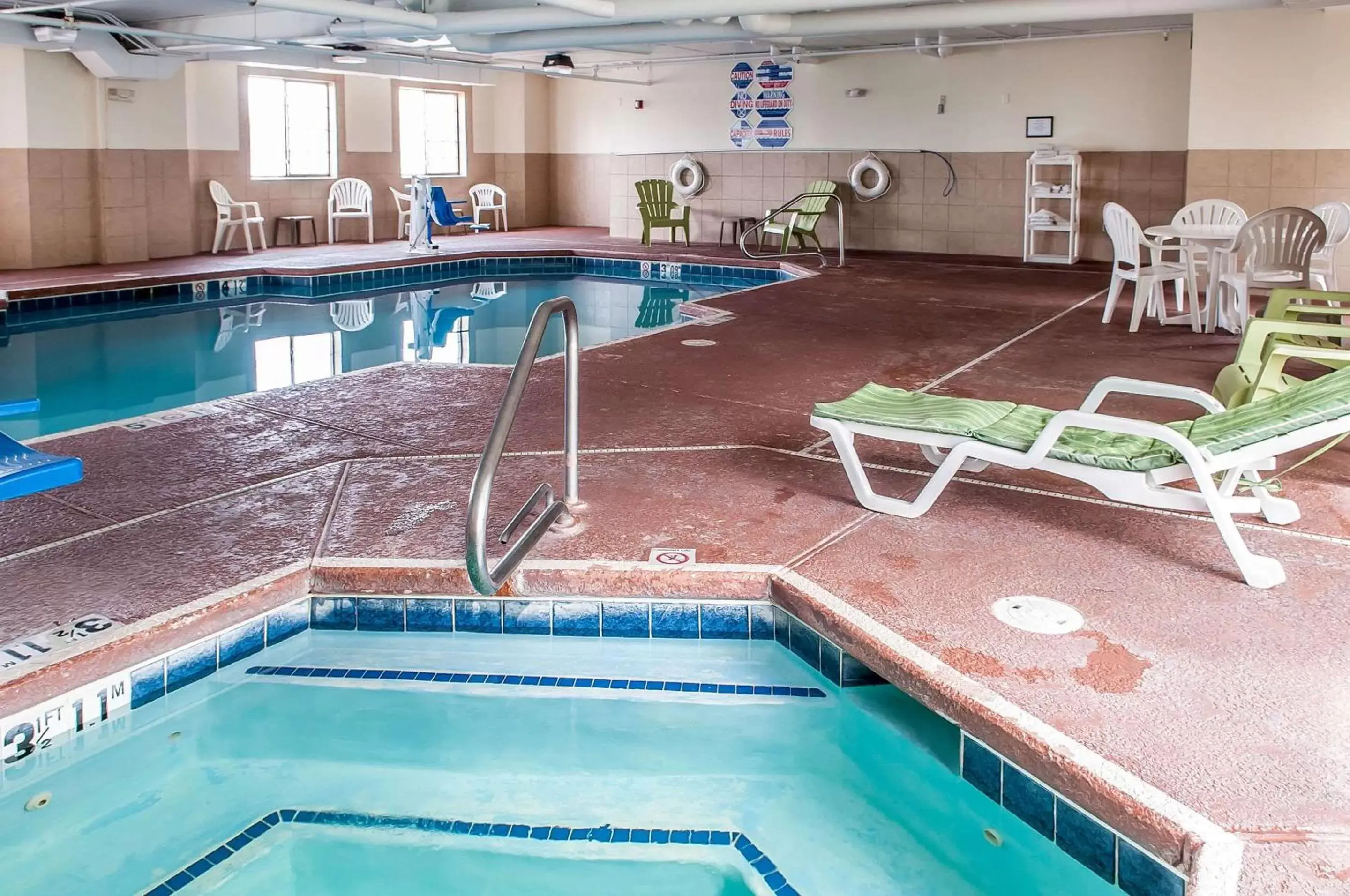 On site, Swimming Pool in Sleep Inn Albuquerque Airport