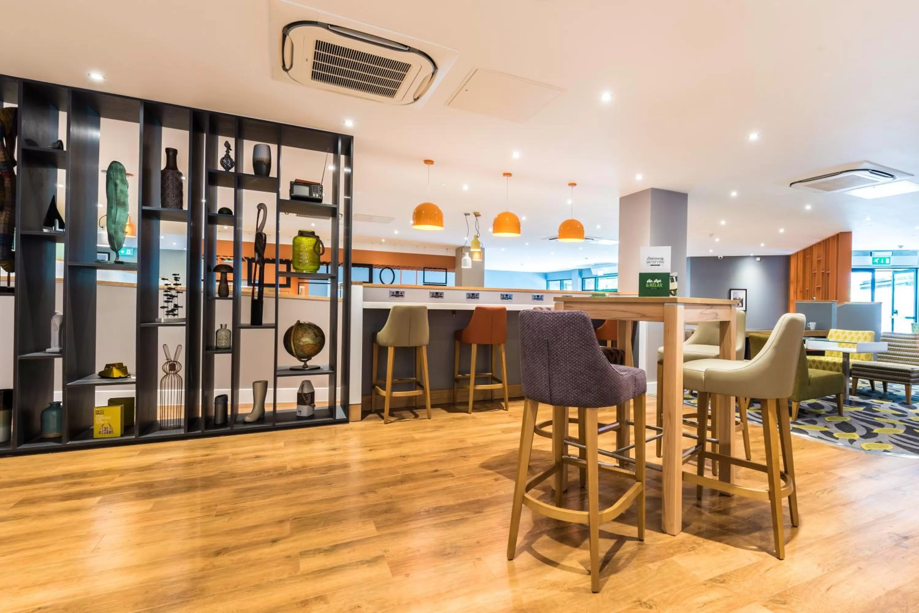 Lounge or bar in Holiday Inn Lancaster by IHG