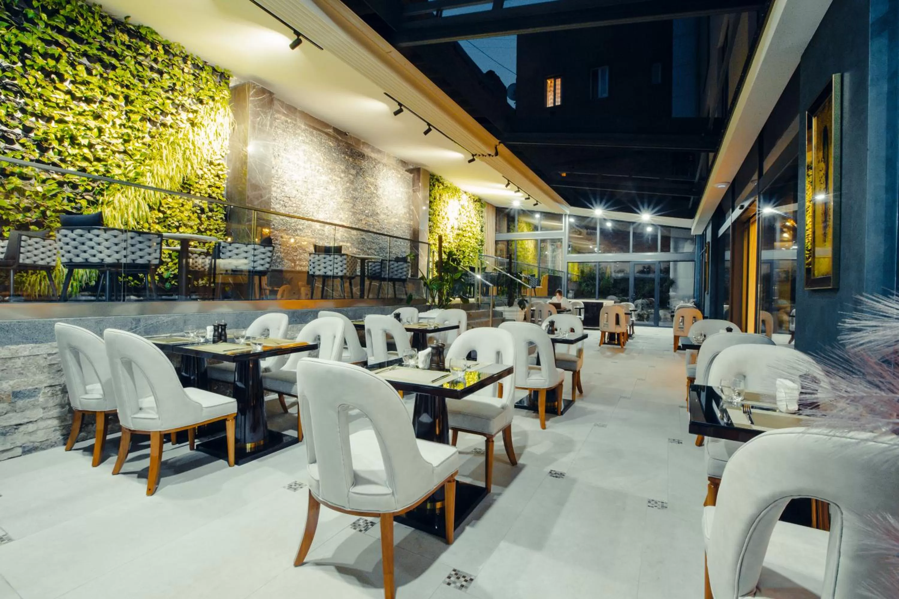 Restaurant/places to eat in Marjan Plaza Hotel