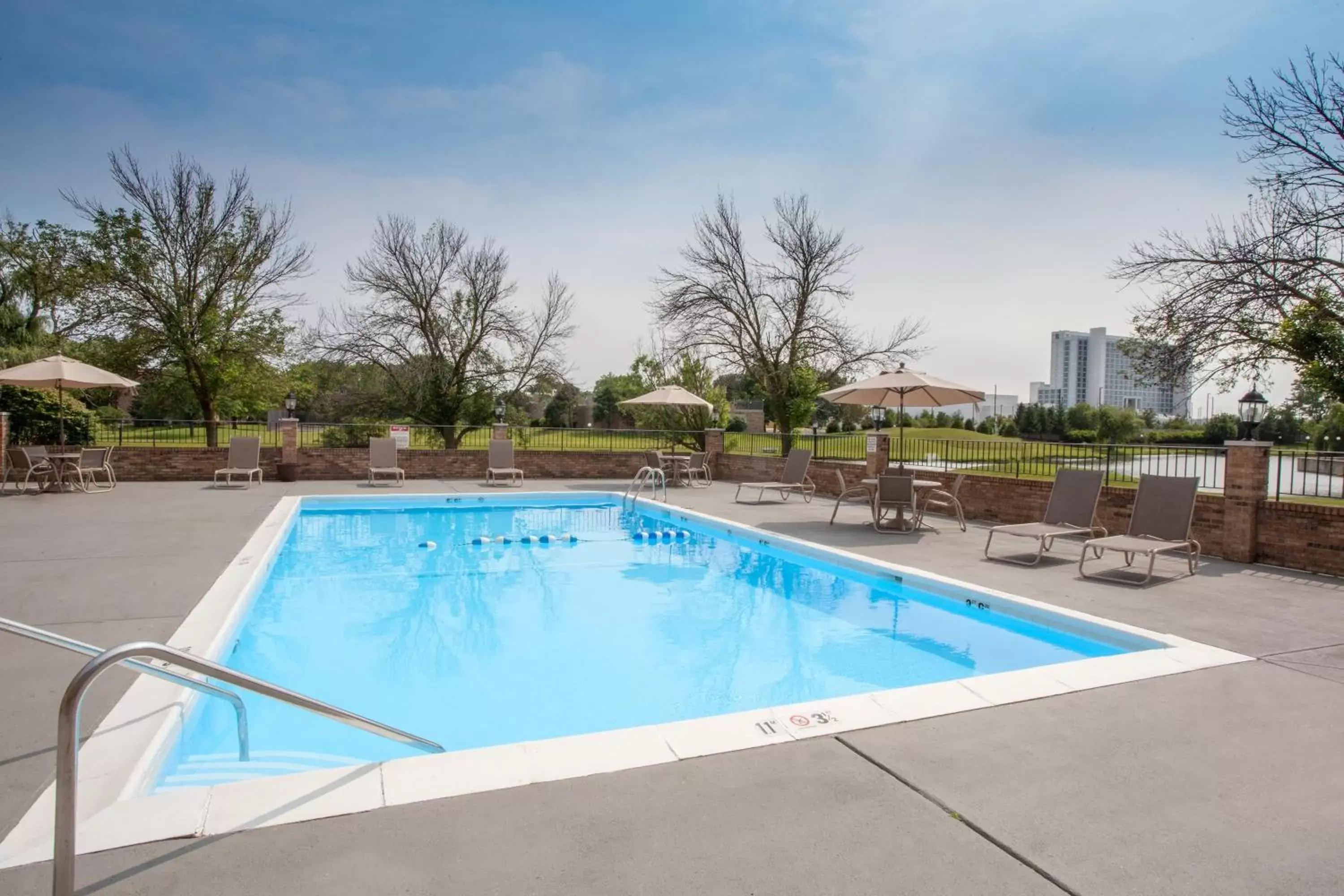 Swimming Pool in Wyndham Garden Schaumburg Chicago Northwest