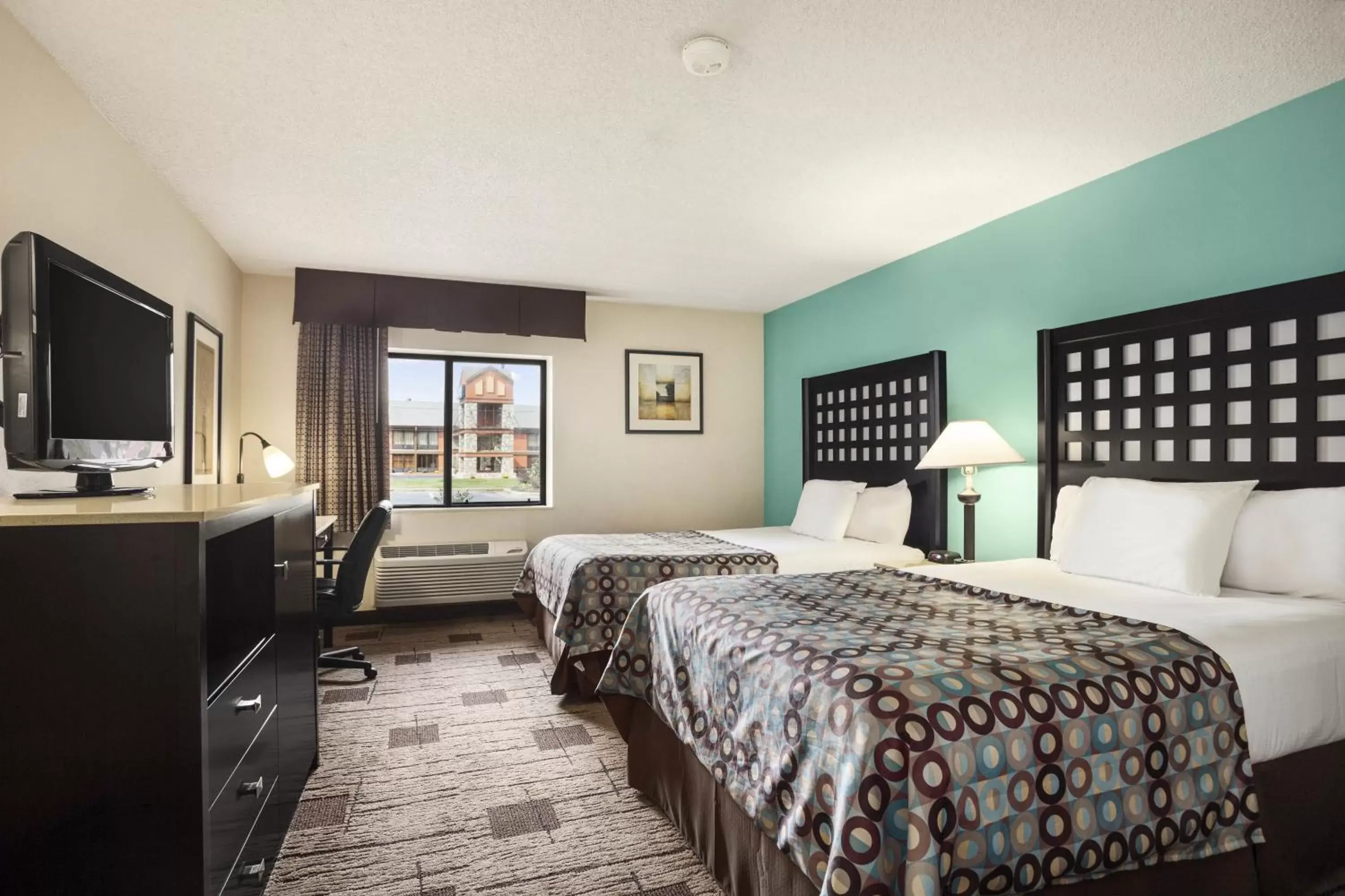 Day, Bed in Days Inn by Wyndham Fort Smith