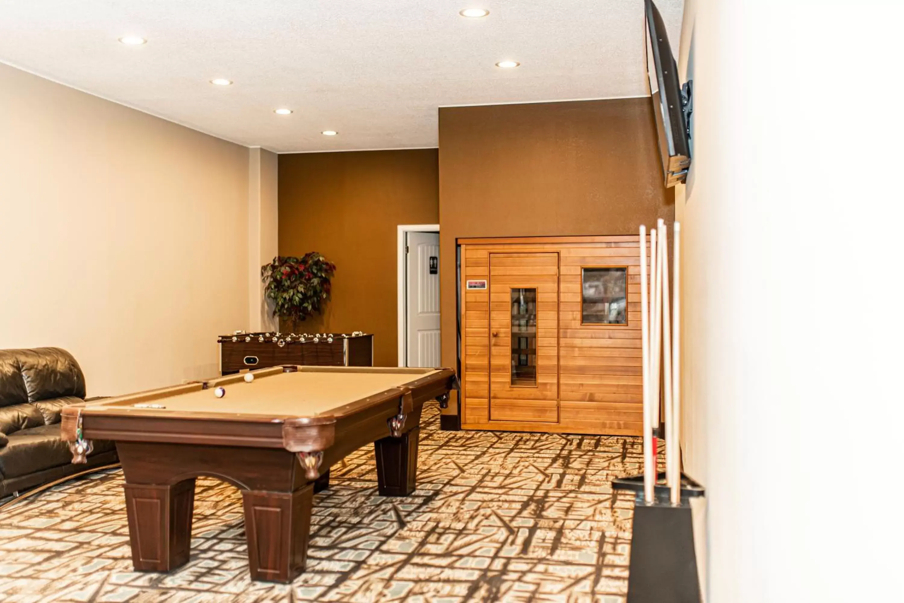 Game Room in Gateway Inn and Suites