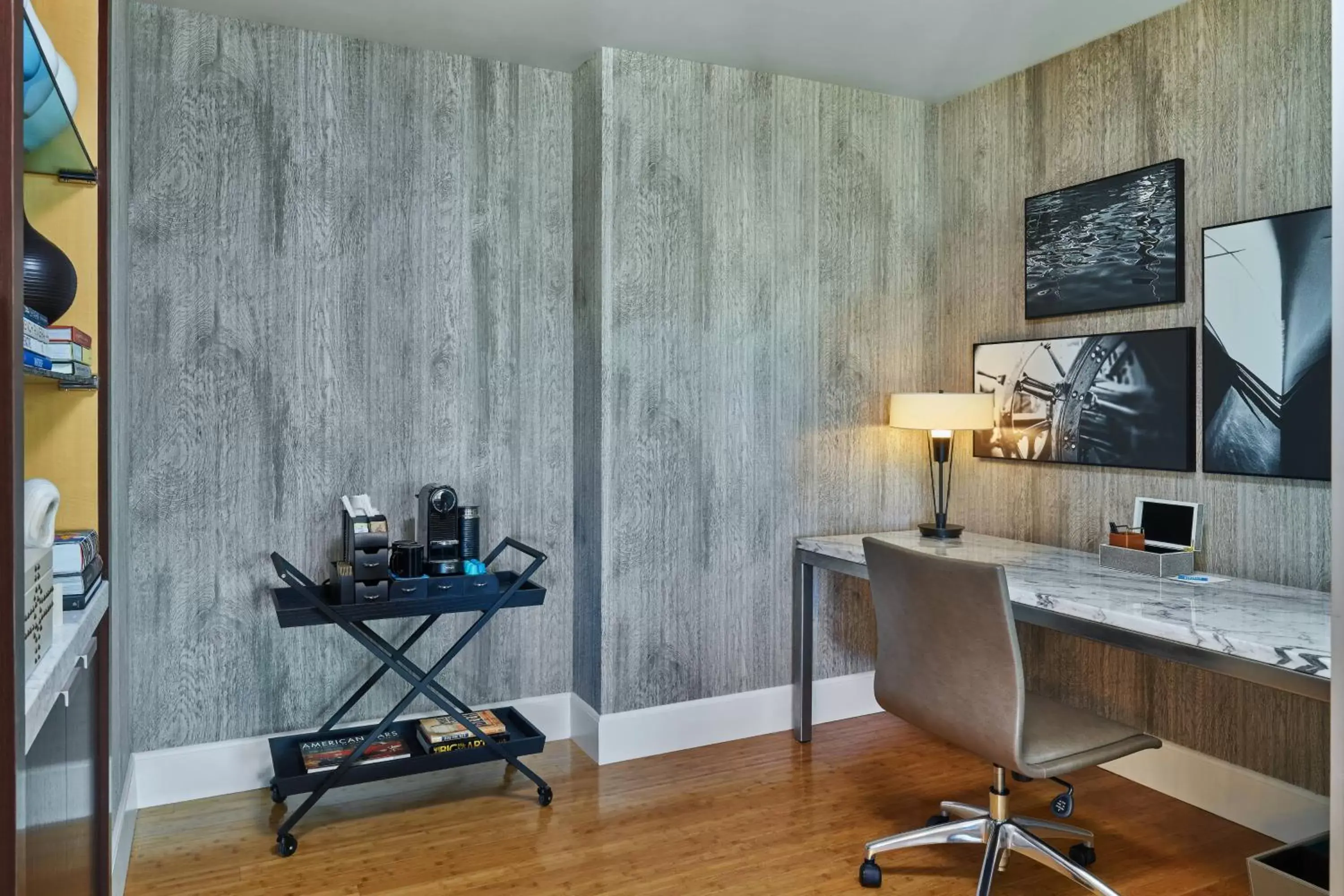 Bedroom, TV/Entertainment Center in Hotel Republic San Diego, Autograph Collection