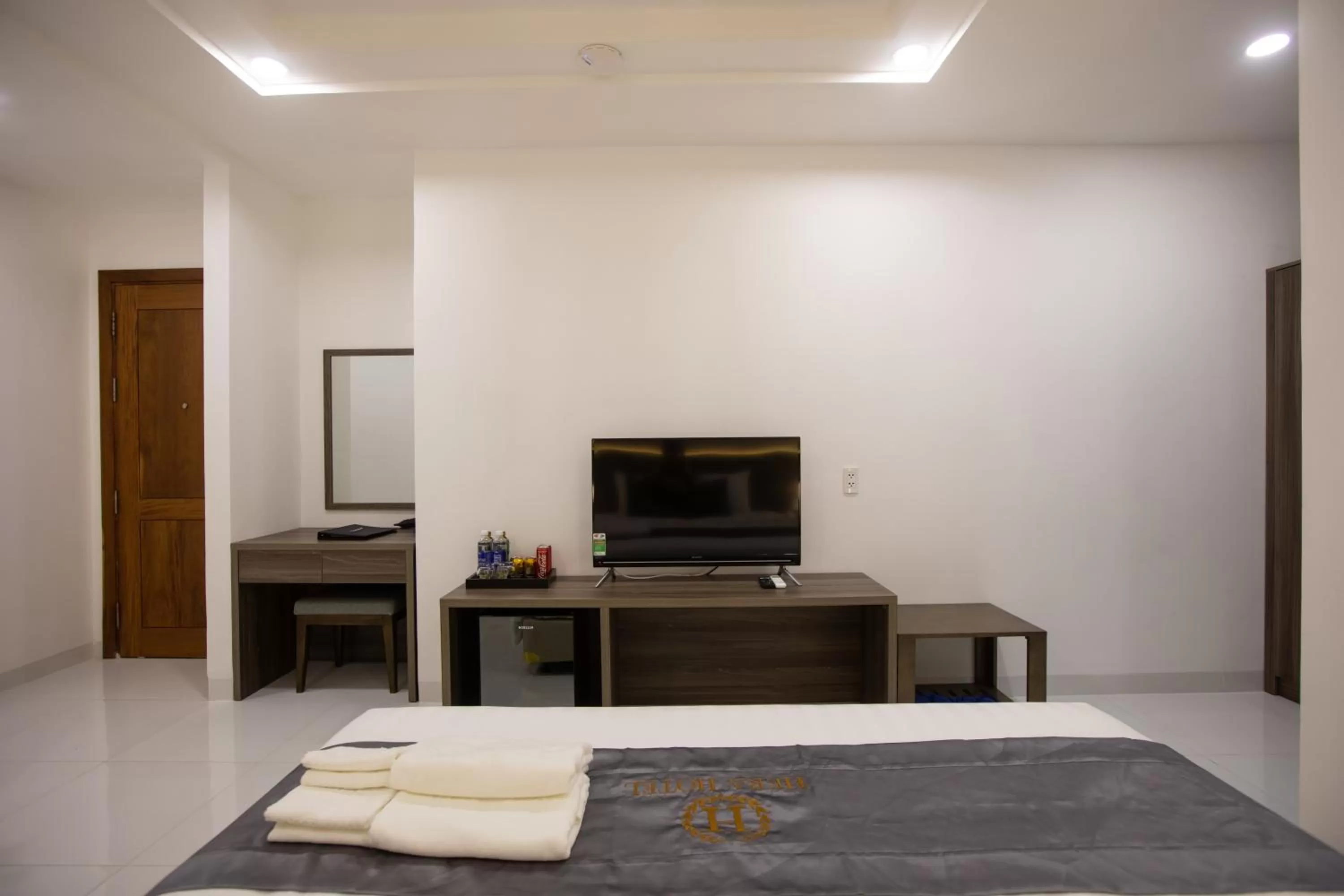 Communal lounge/ TV room in Hera Hotel Airport