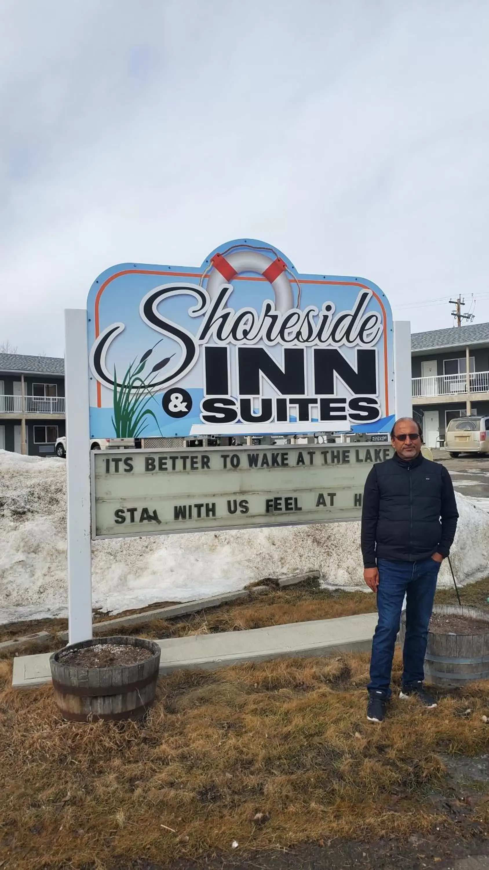 Shoreside Inn & Suites