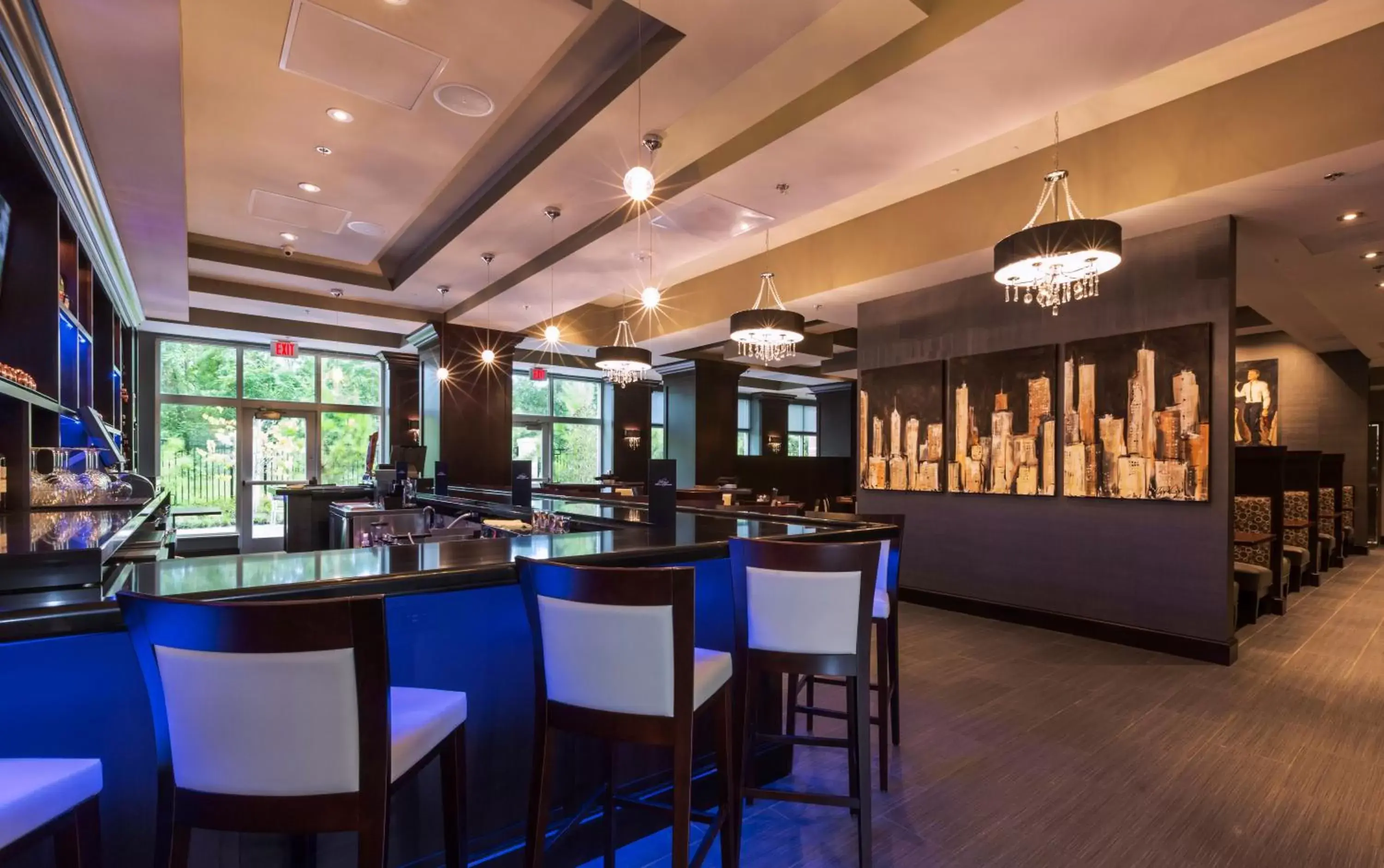 Restaurant/places to eat, Lounge/Bar in Crowne Plaza Shenandoah - The Woodlands