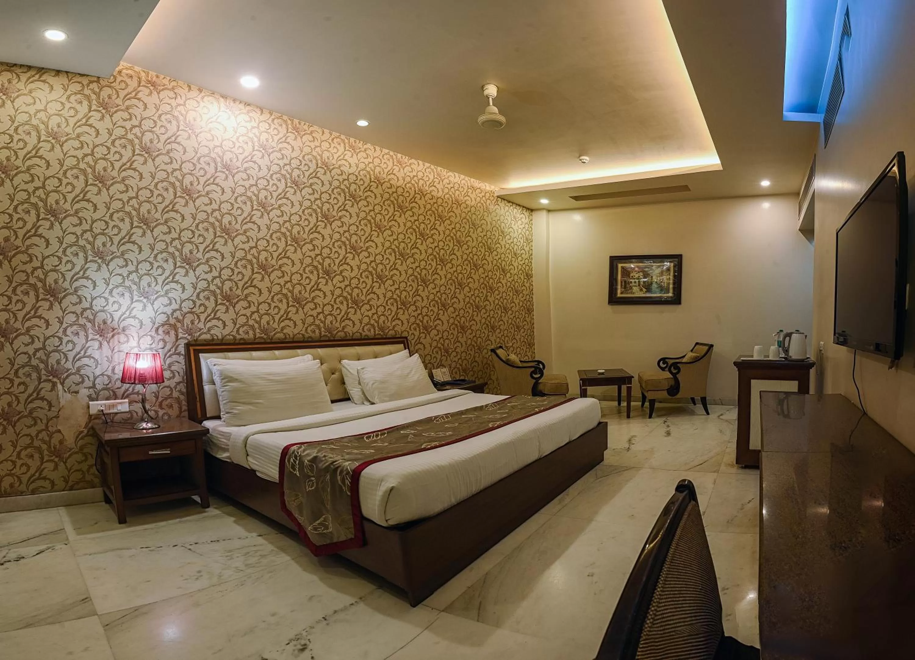 Bedroom, Bed in Hotel Leela Grande