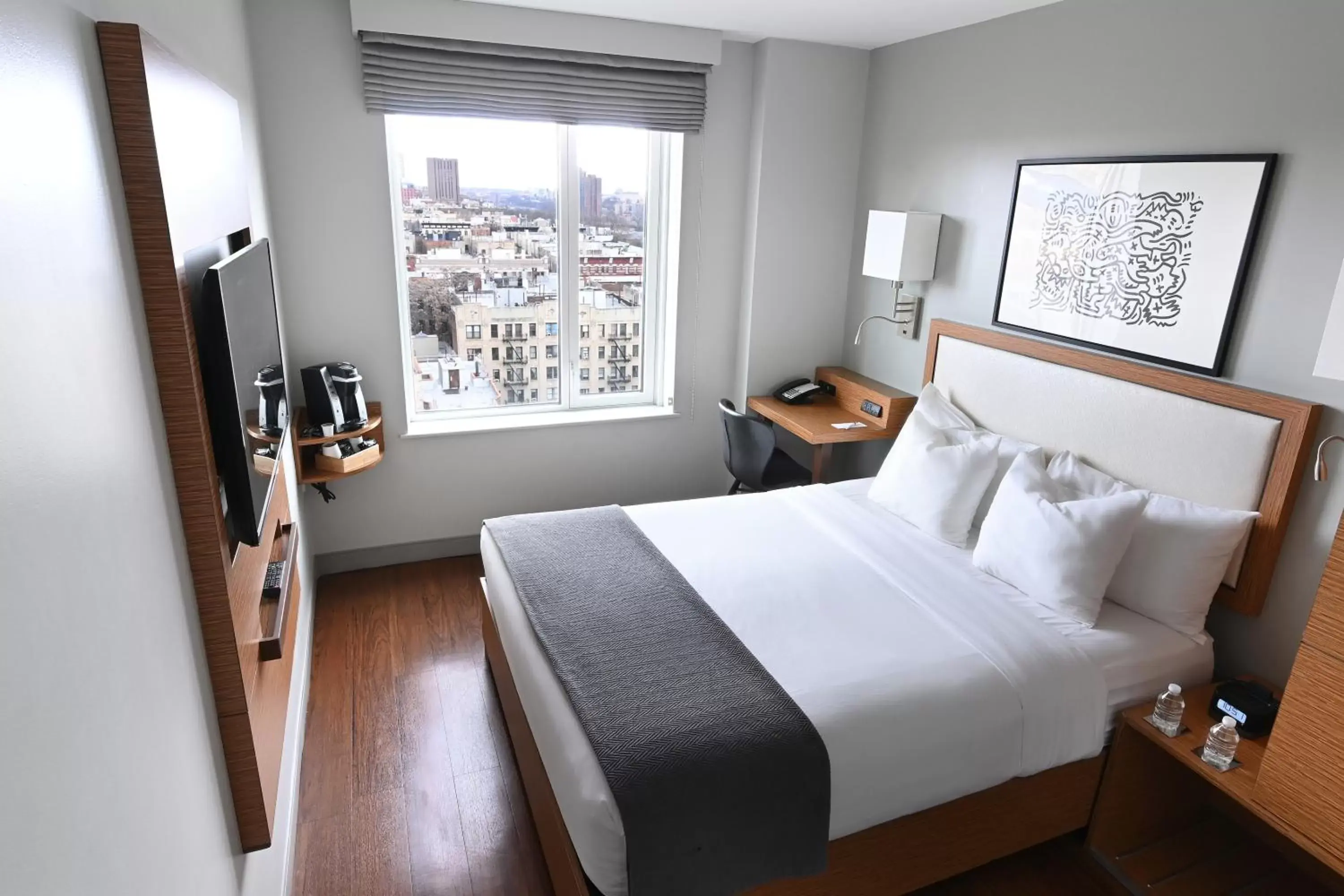 Bedroom, Bed in Edge Hotel Washington Heights