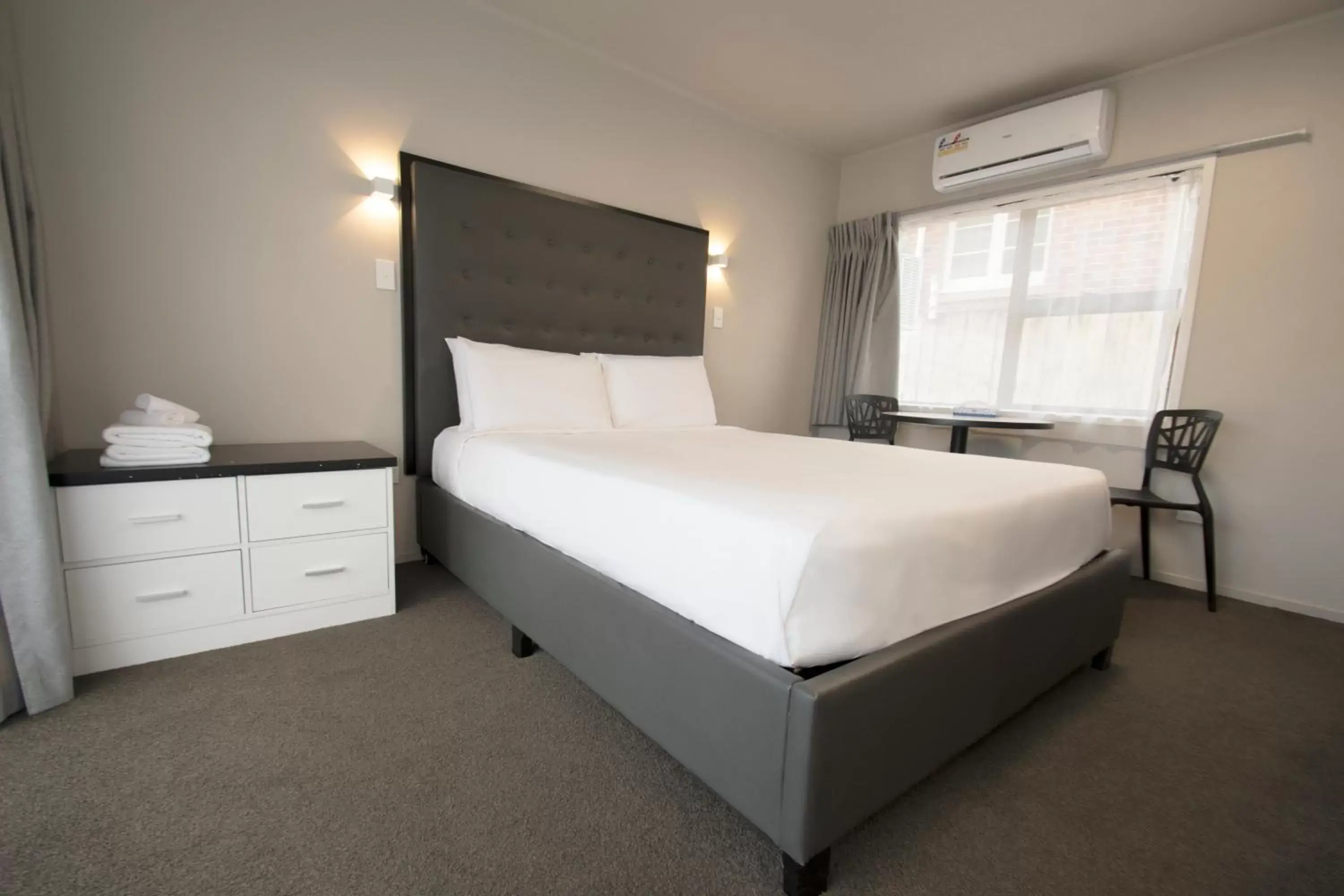 Bed in Middlemore Motel