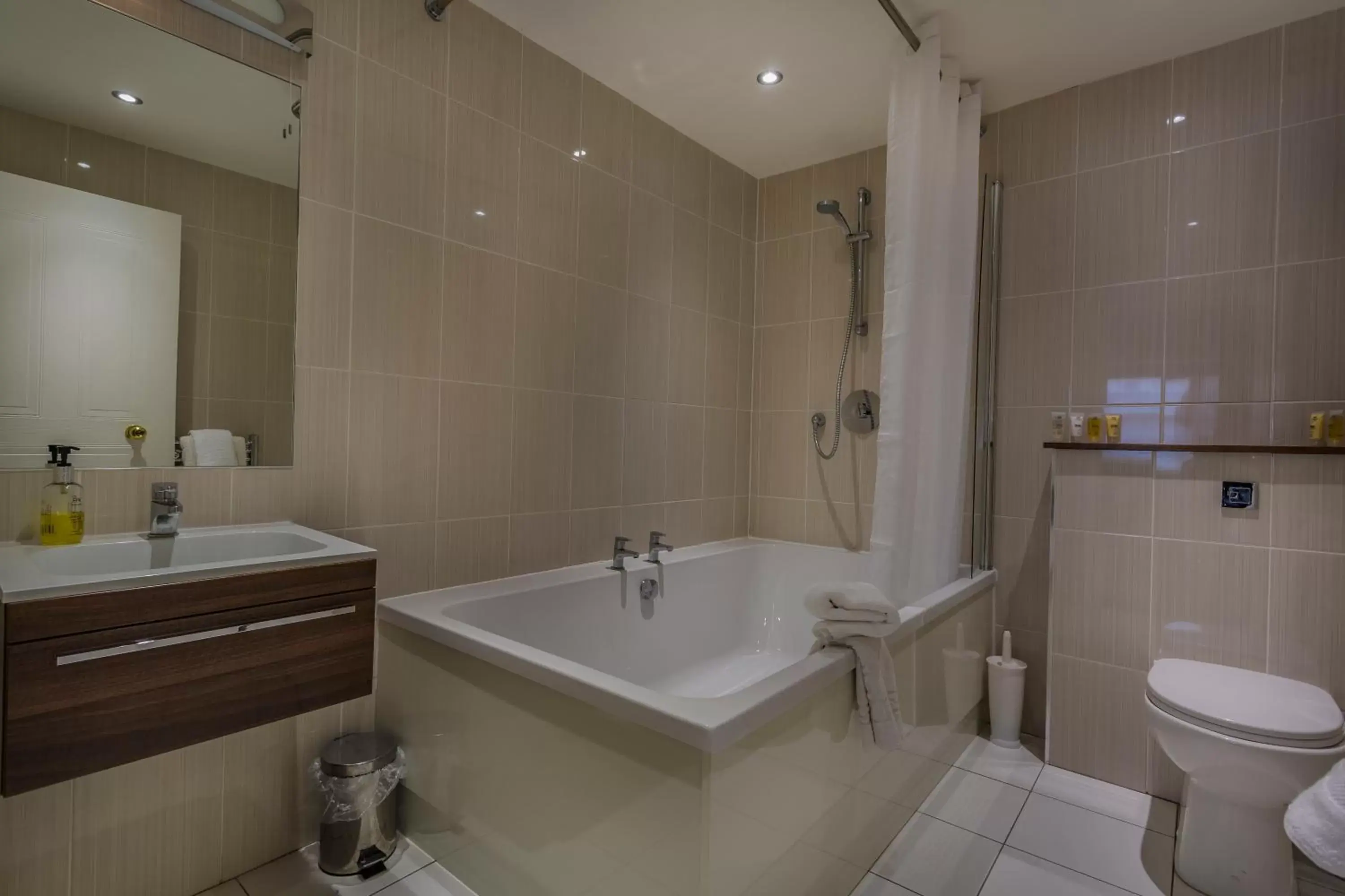 Bathroom in The Admiral Rodney Hotel, Horncastle, Lincolnshire