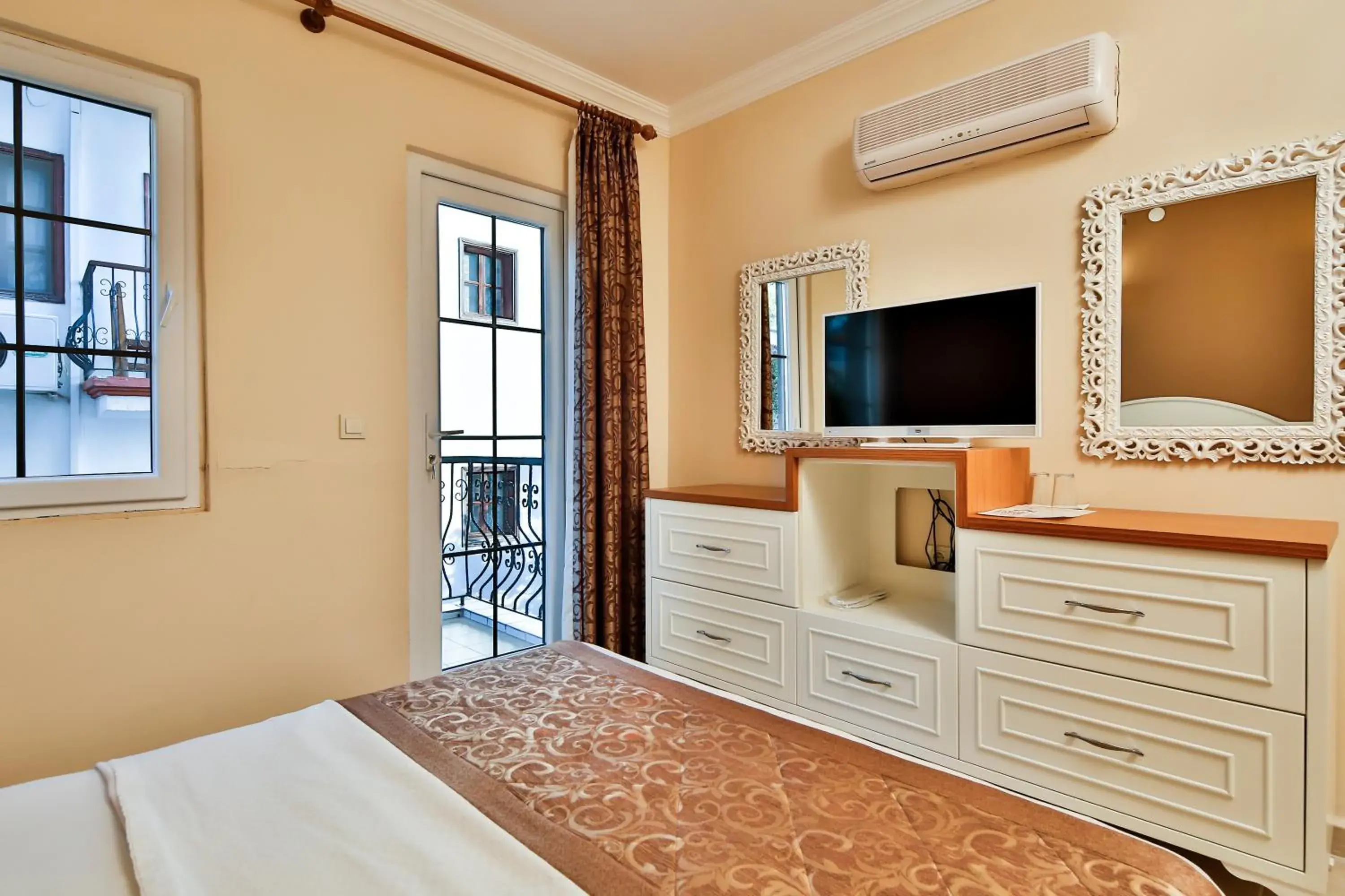 Bedroom, TV/Entertainment Center in Enda Boutique Hotel Kalkan