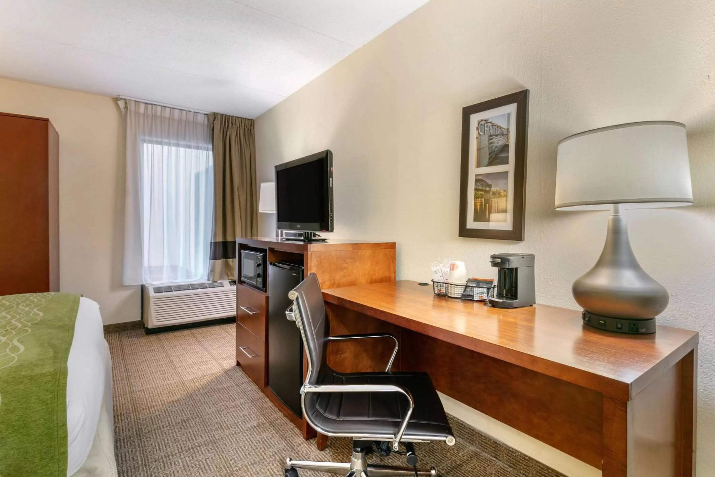 Photo of the whole room in Comfort Inn Chattanooga Downtown Southside