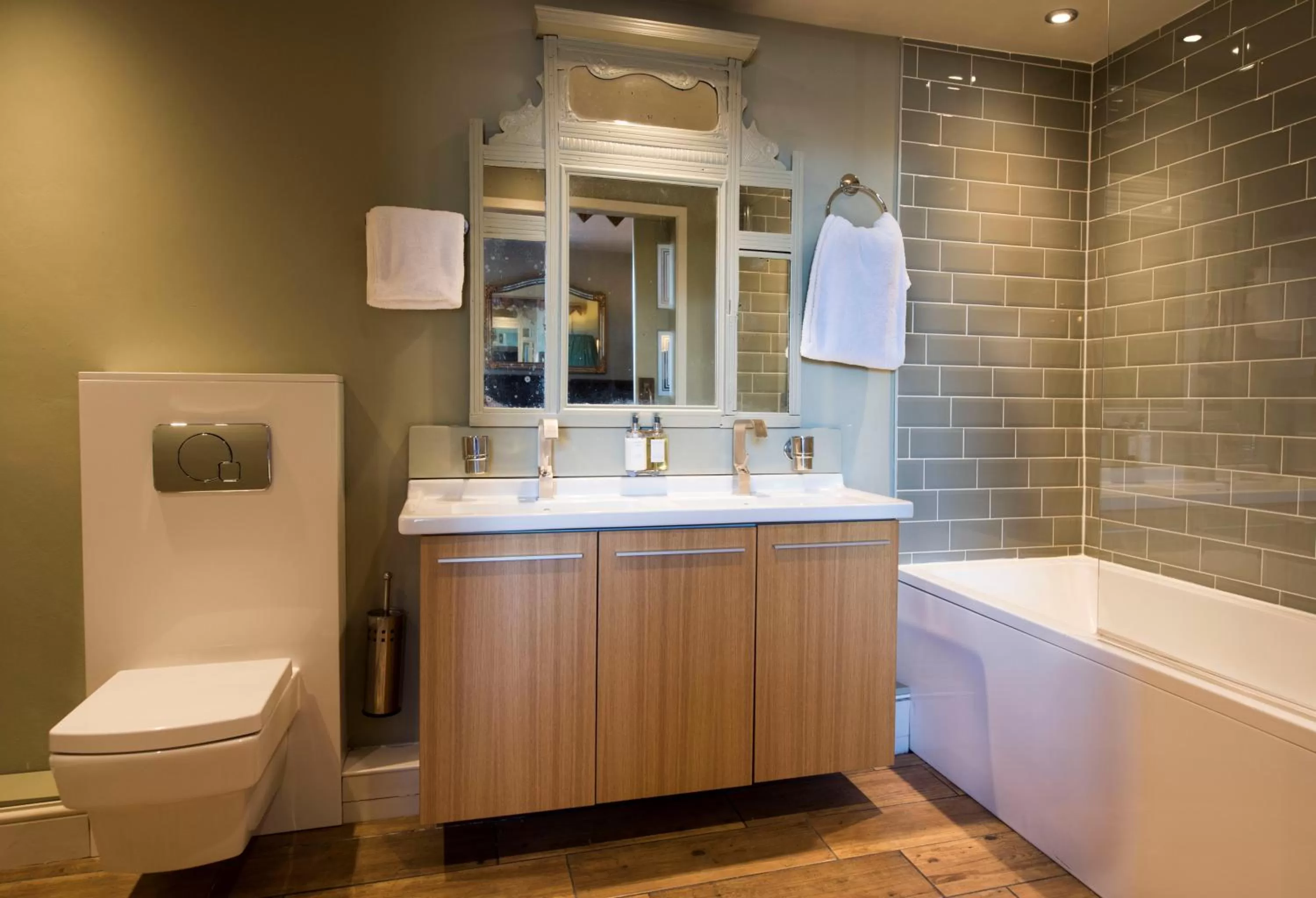 Bathroom in Alma Inn & Dining Rooms