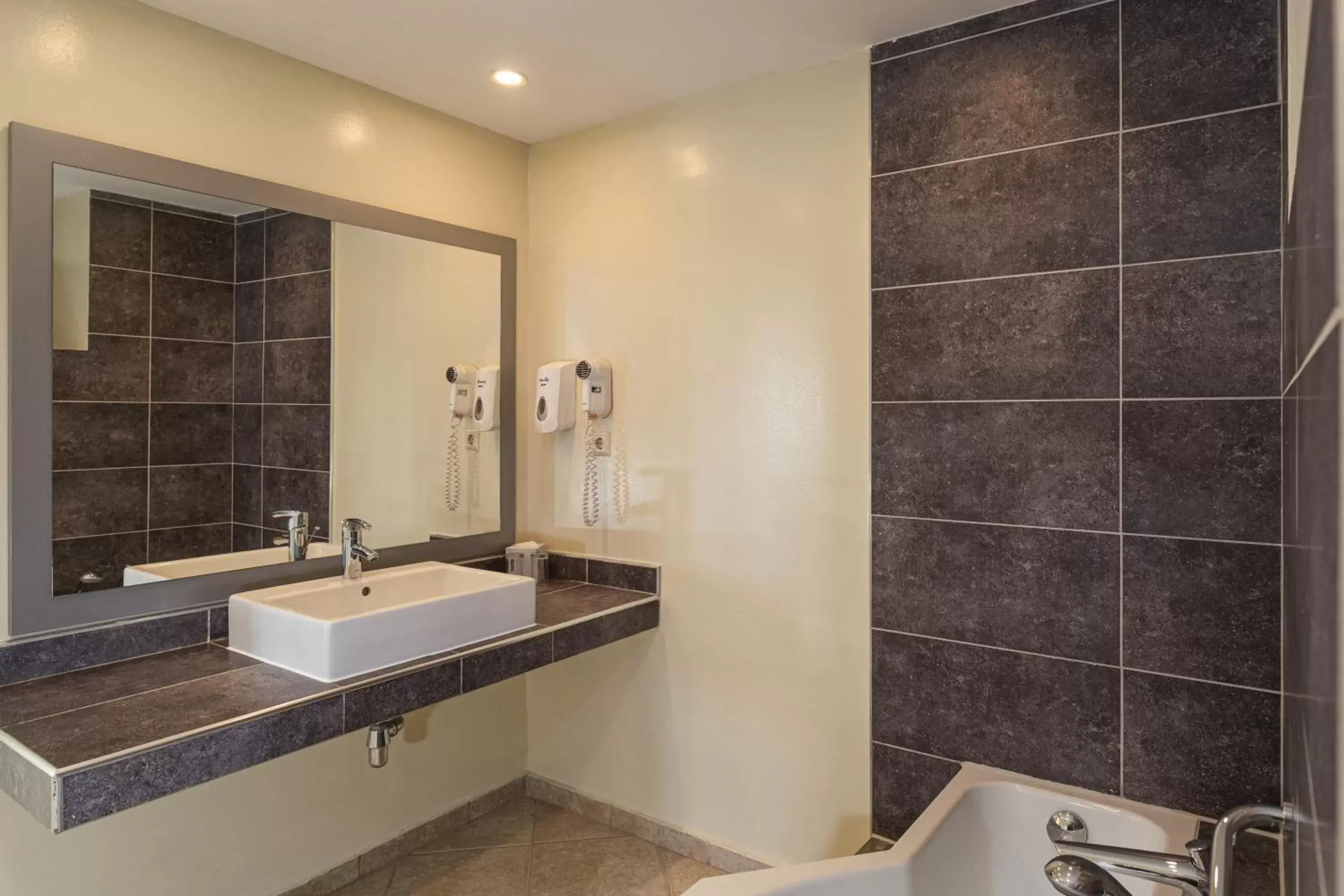 Bathroom in LionsDive Beach Resort