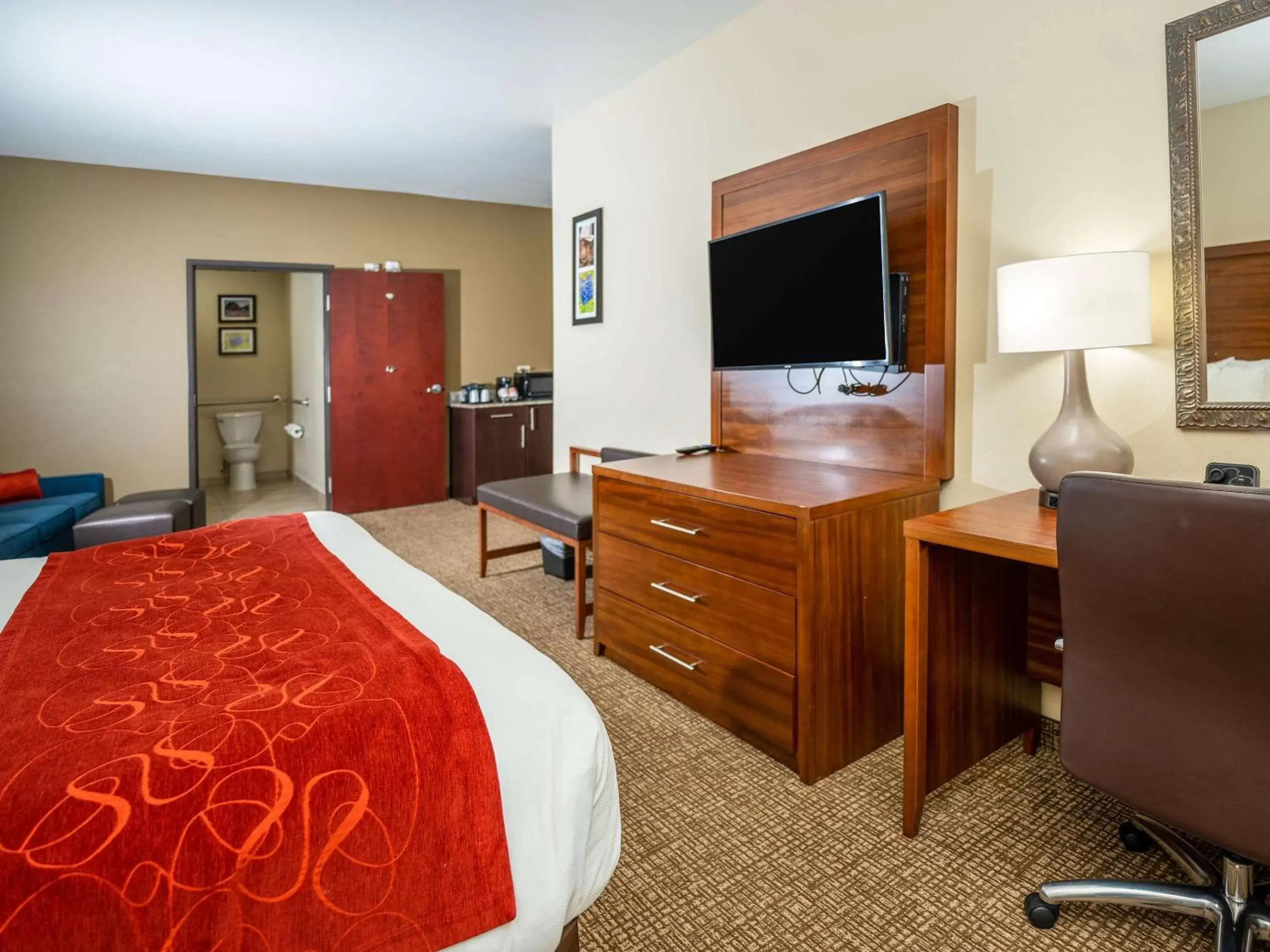 TV/Entertainment Center in Comfort Suites Old Town Spring