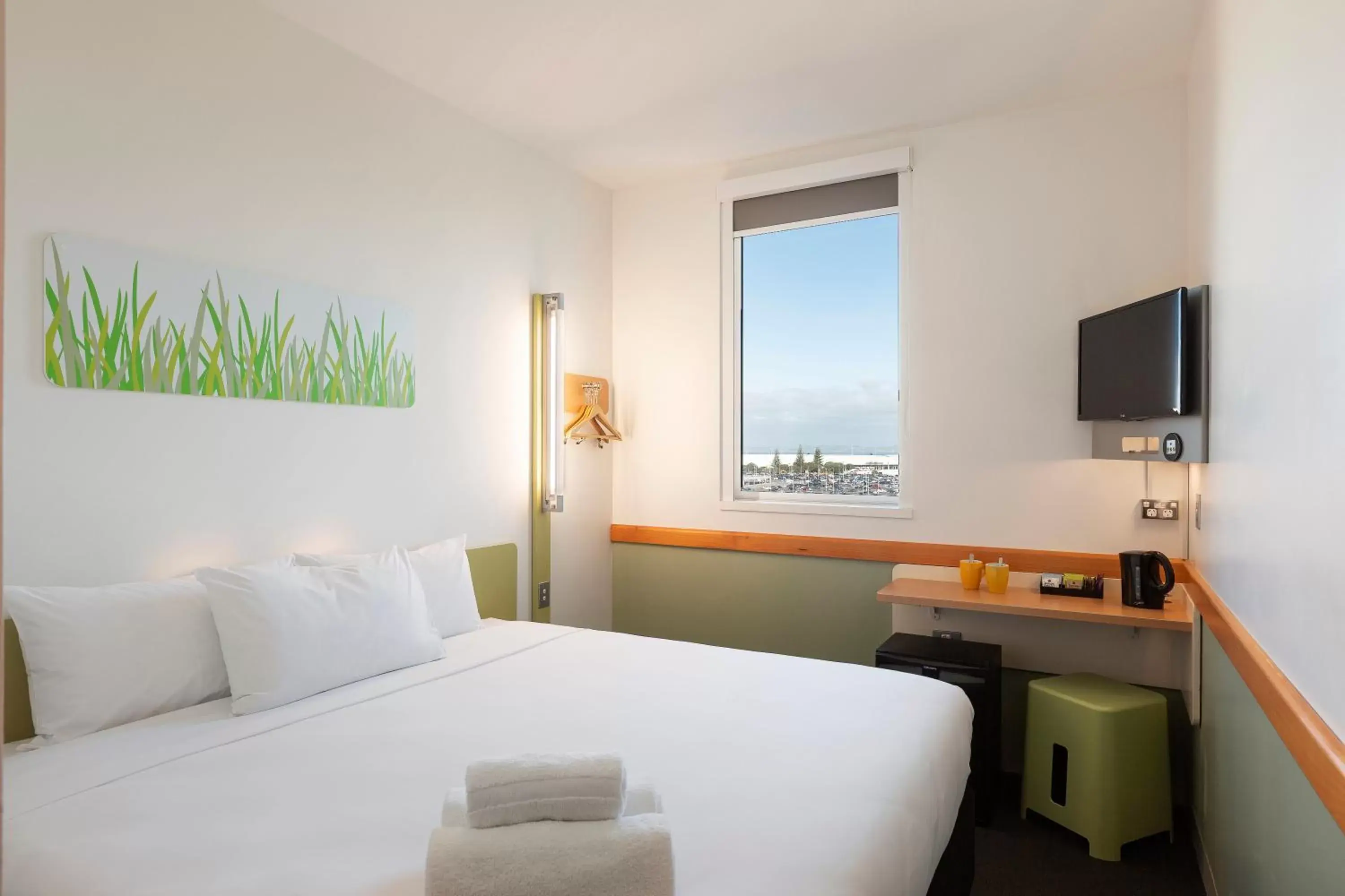 Photo of the whole room, Bed in ibis Budget Auckland Airport