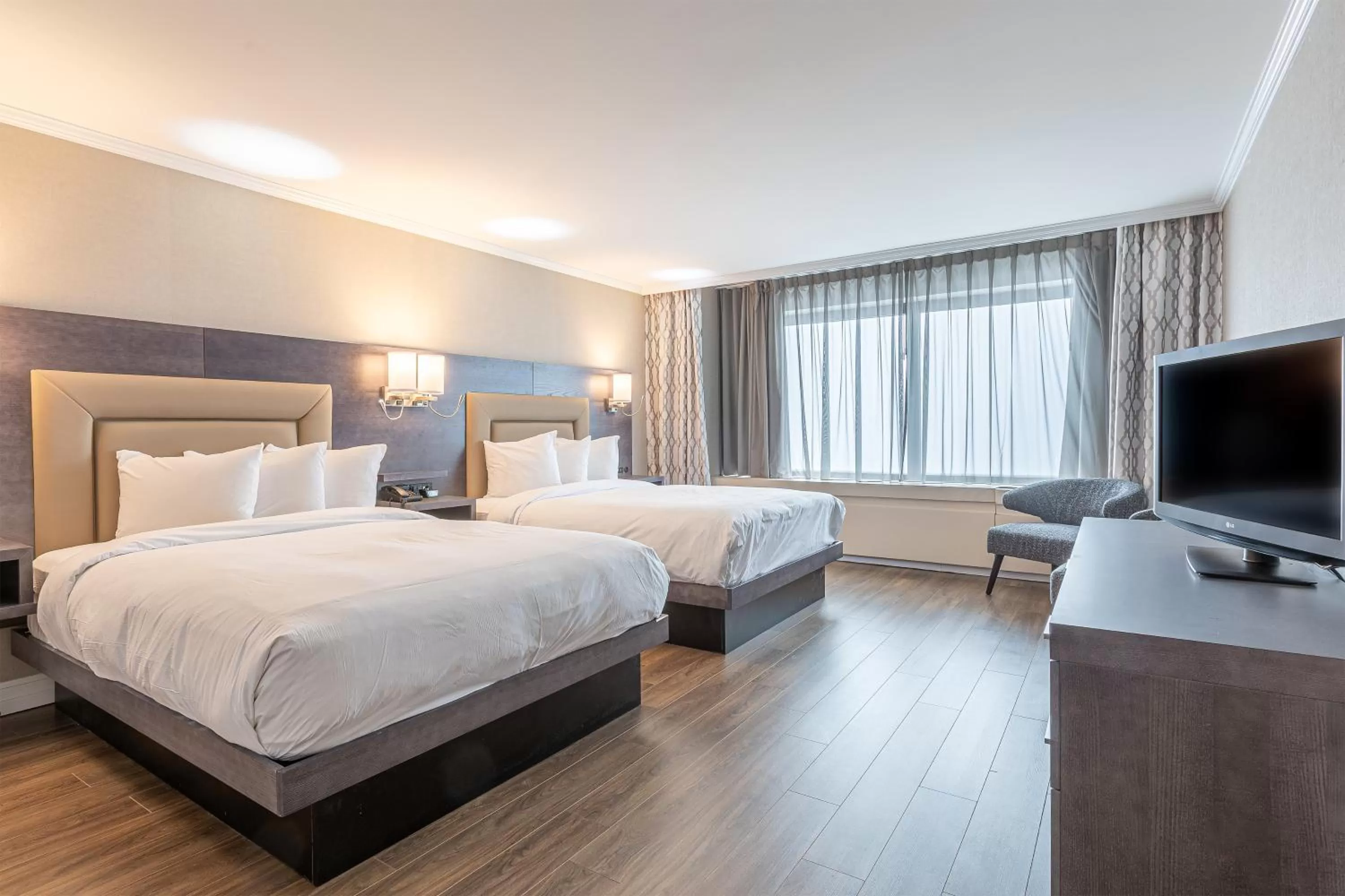 Bedroom, Bed in Hôtel Le Concorde Québec