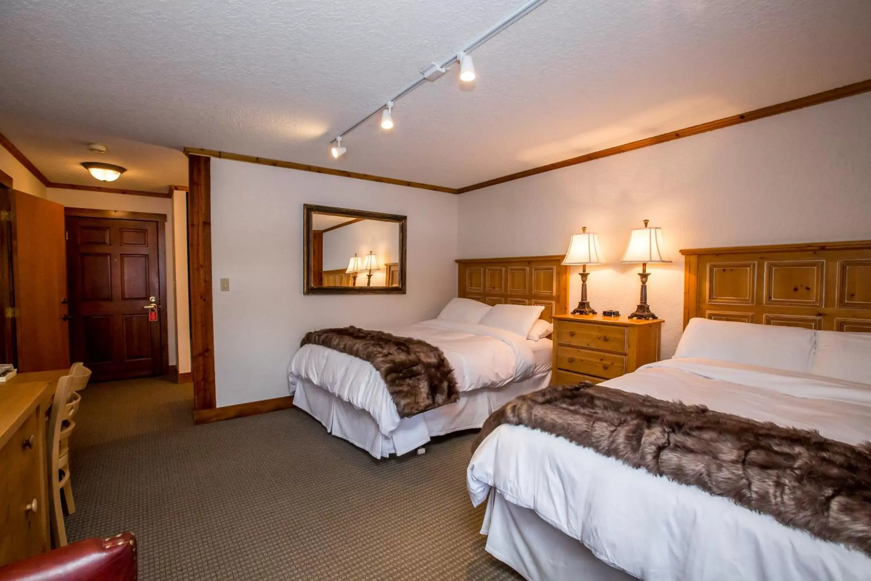 Photo of the whole room, Bed in Kandahar Lodge at Whitefish Mountain Resort