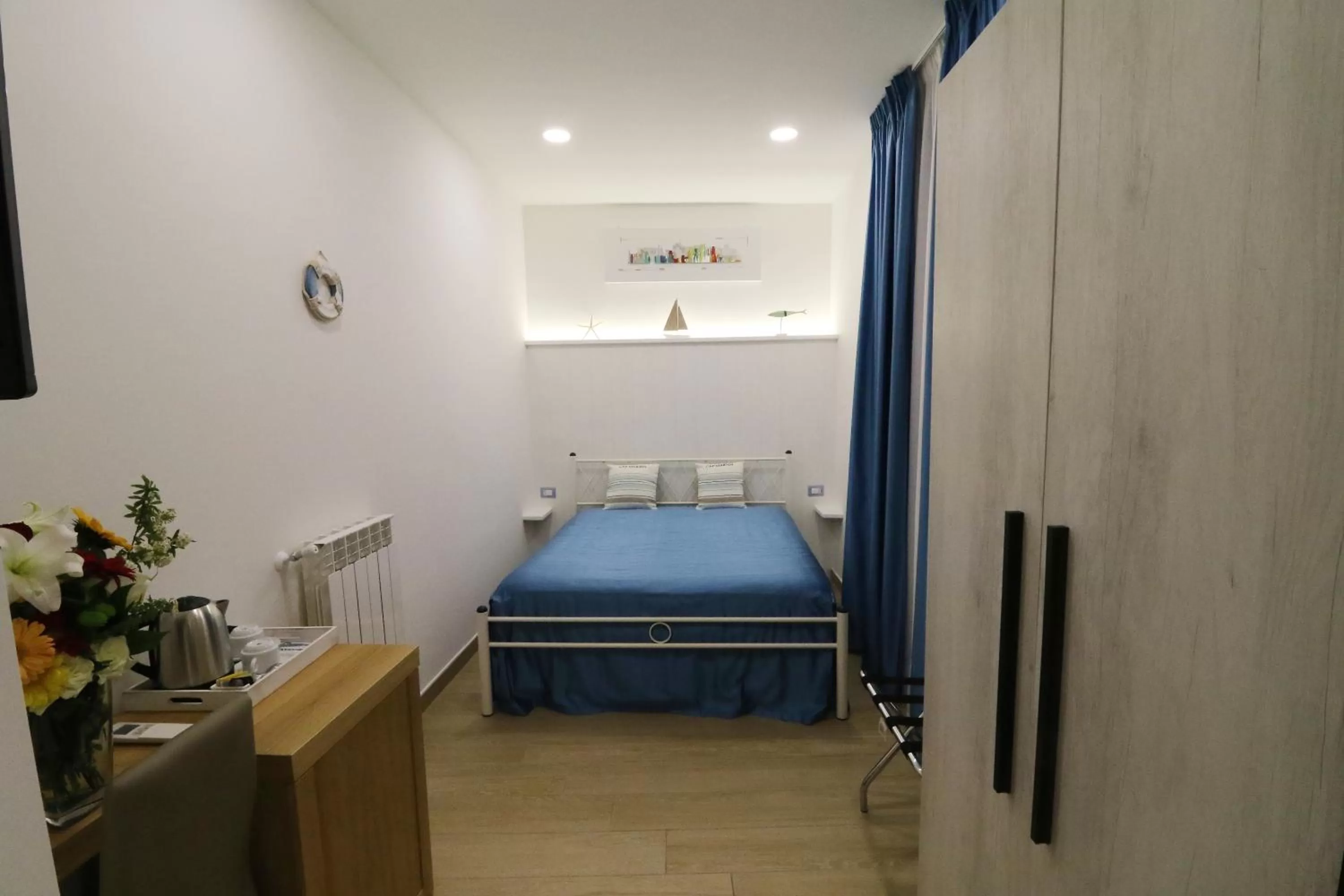 Property building, Bed in Antica Capri