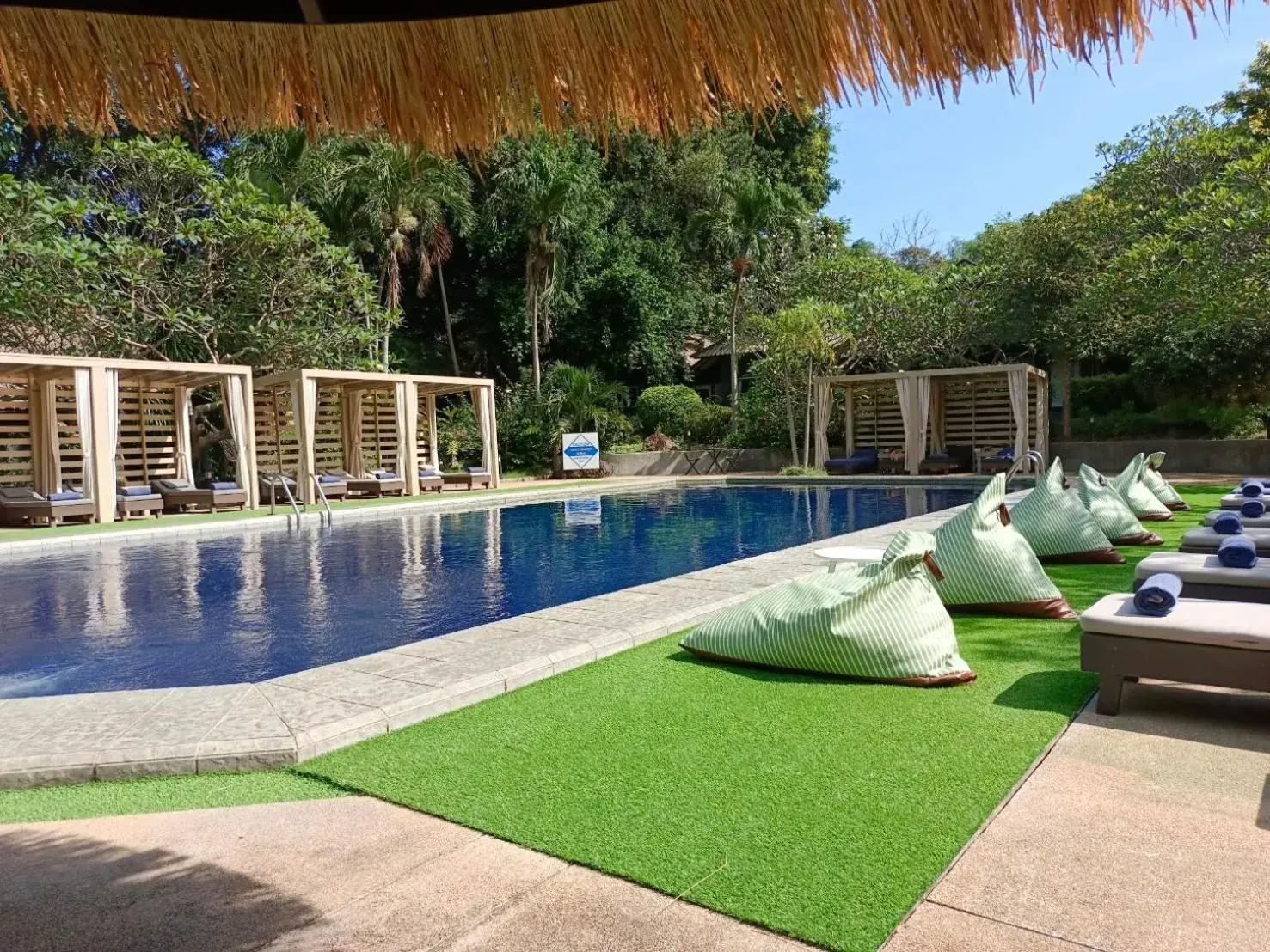 Swimming Pool in Let's Hyde Pattaya Resort & Villas - Pool Cabanas