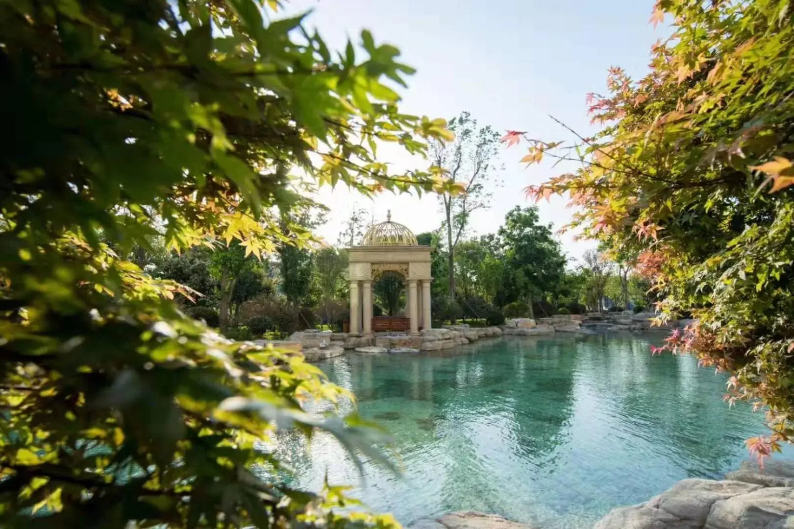 Lake view, Swimming Pool in Wyndham Qingdao