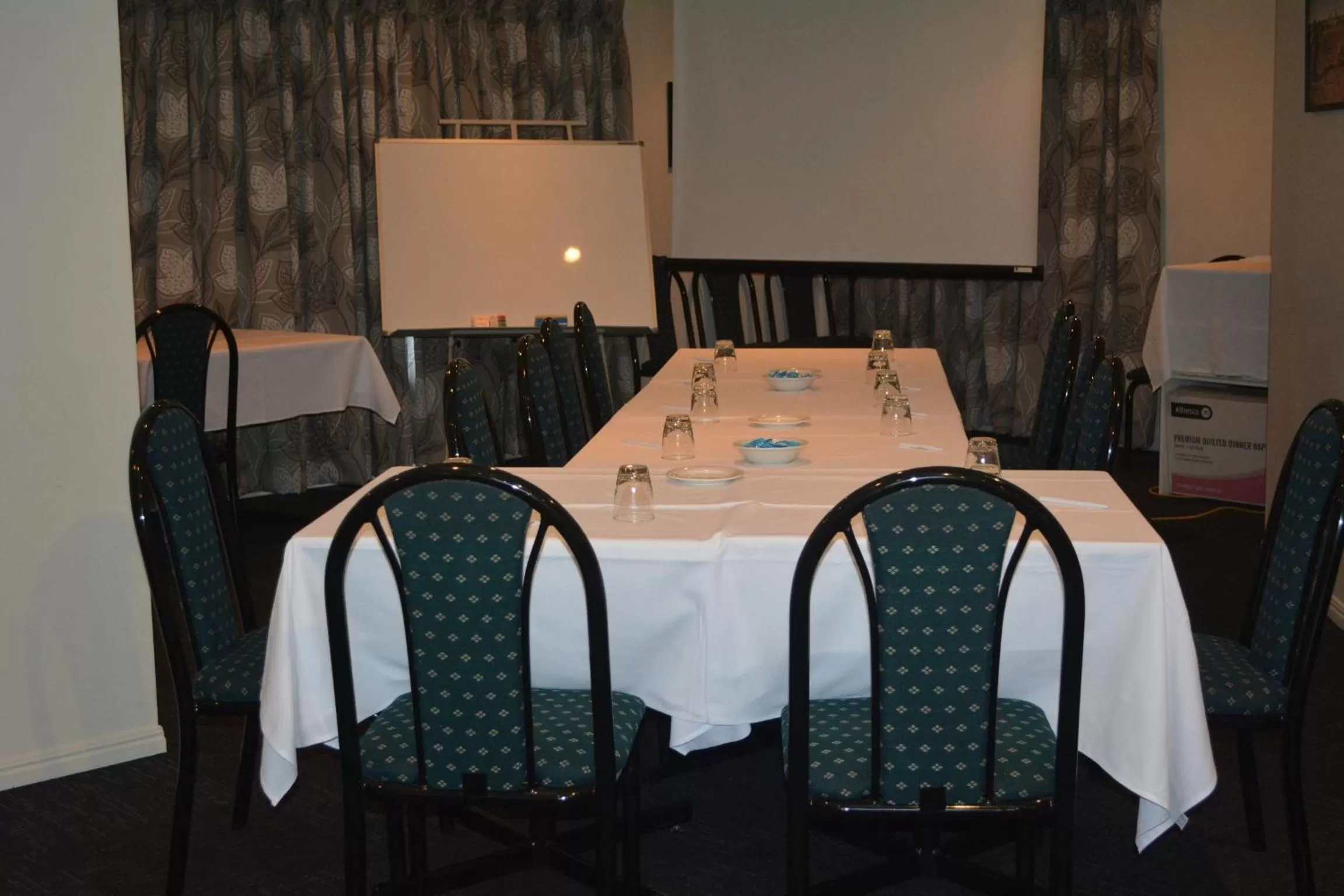 Restaurant/places to eat in Rocky Gardens Motor Inn Rockhampton