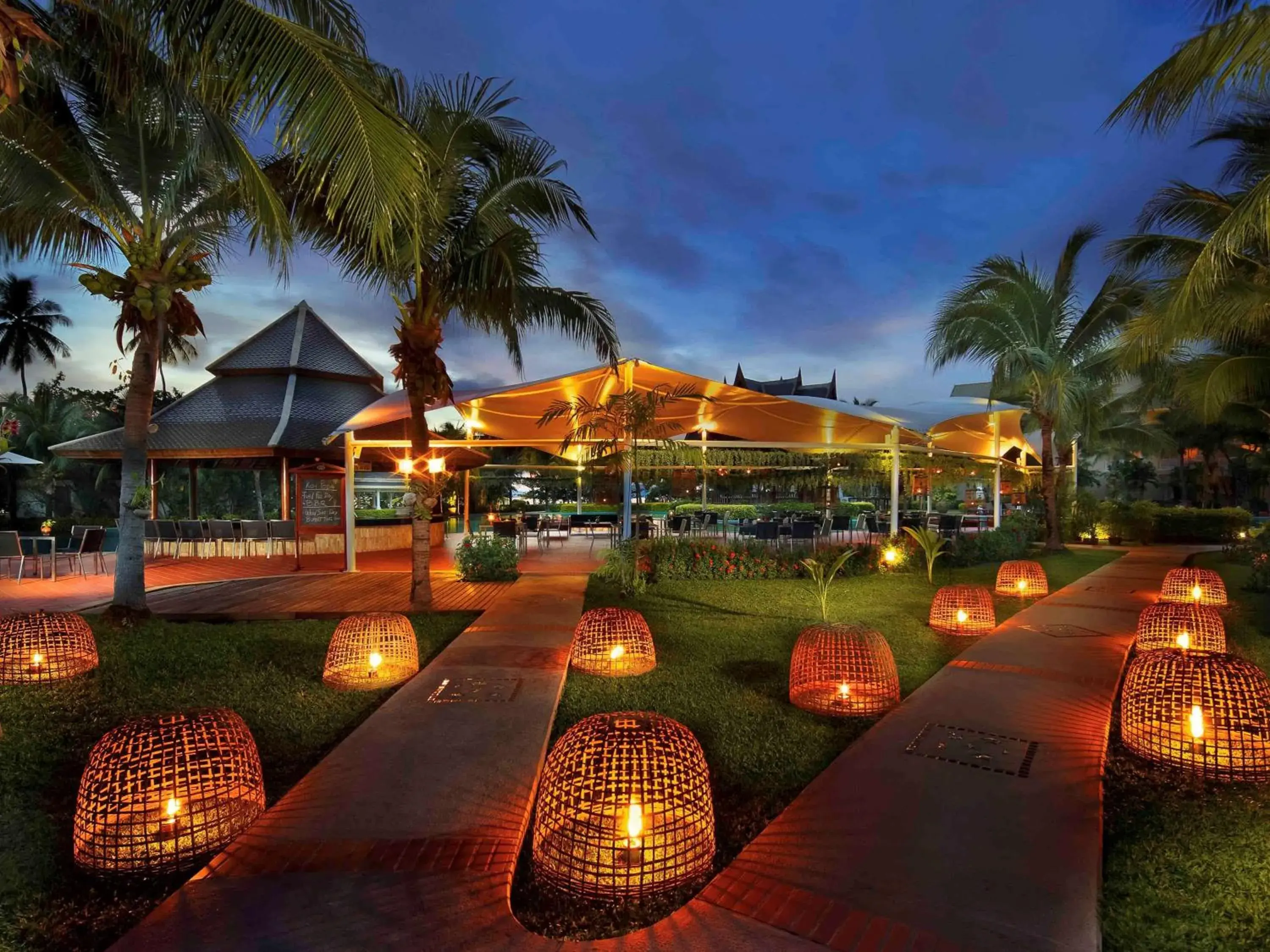 Lounge or bar, Garden in Sofitel Krabi Phokeethra Golf and Spa Resort