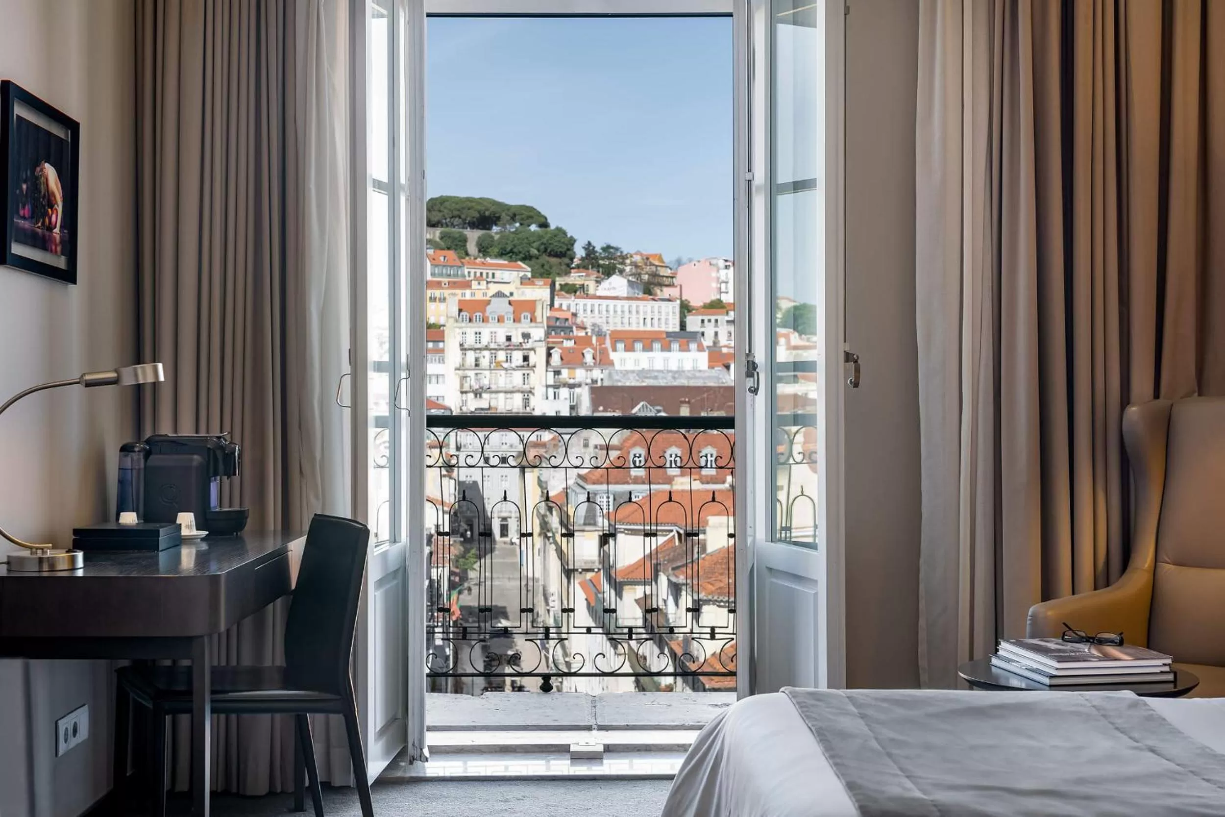 Balcony/Terrace, Bed in Hotel do Chiado