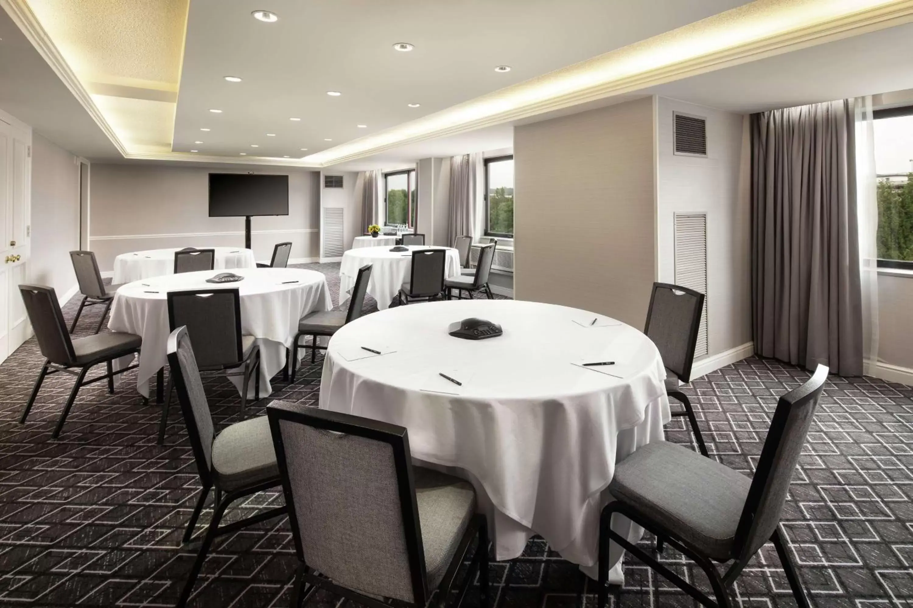 Meeting/conference room, Restaurant/Places to Eat in Hilton Short Hills