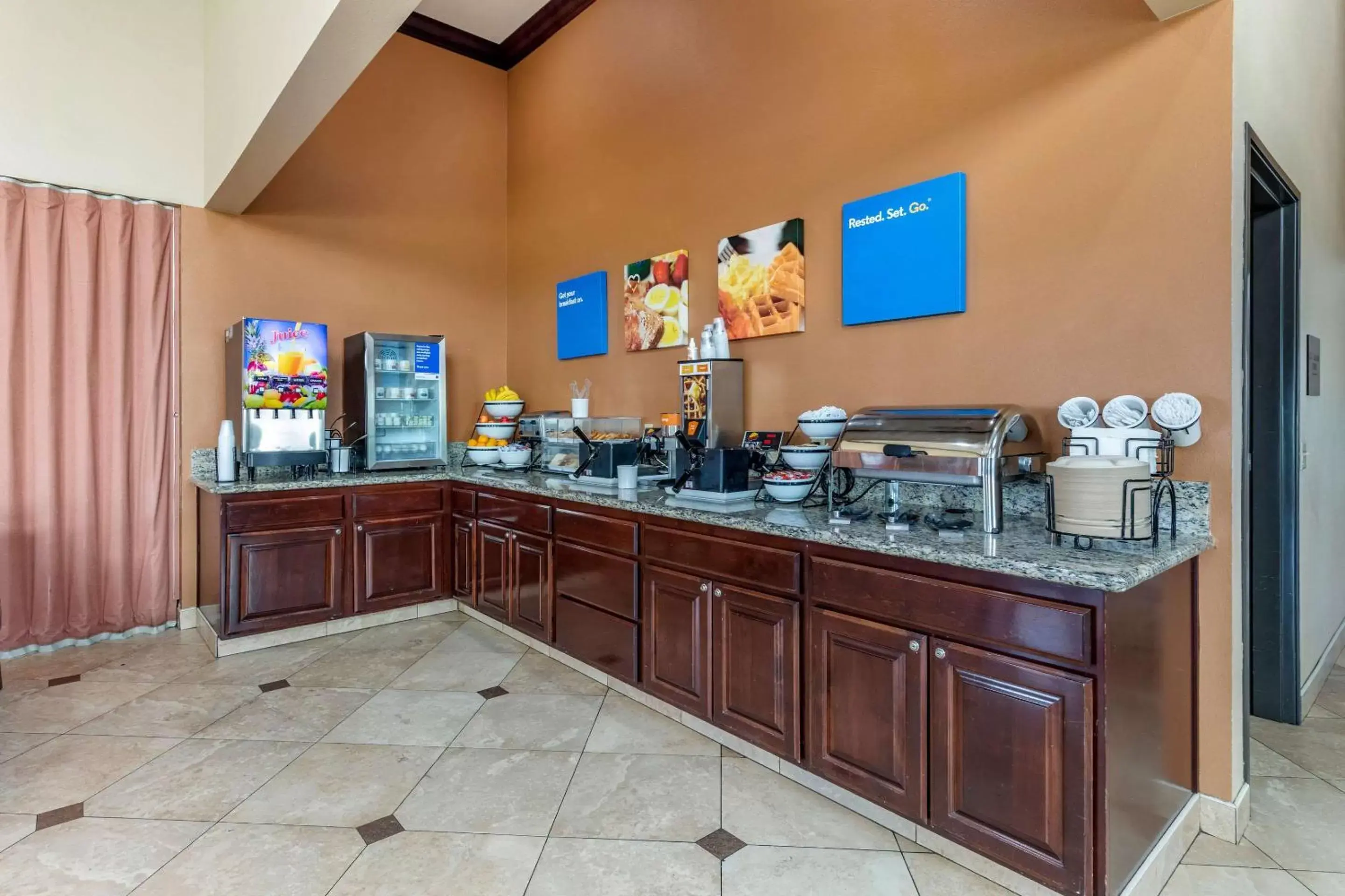 Restaurant/places to eat in Comfort Inn and Suites Colton/San Bernardino