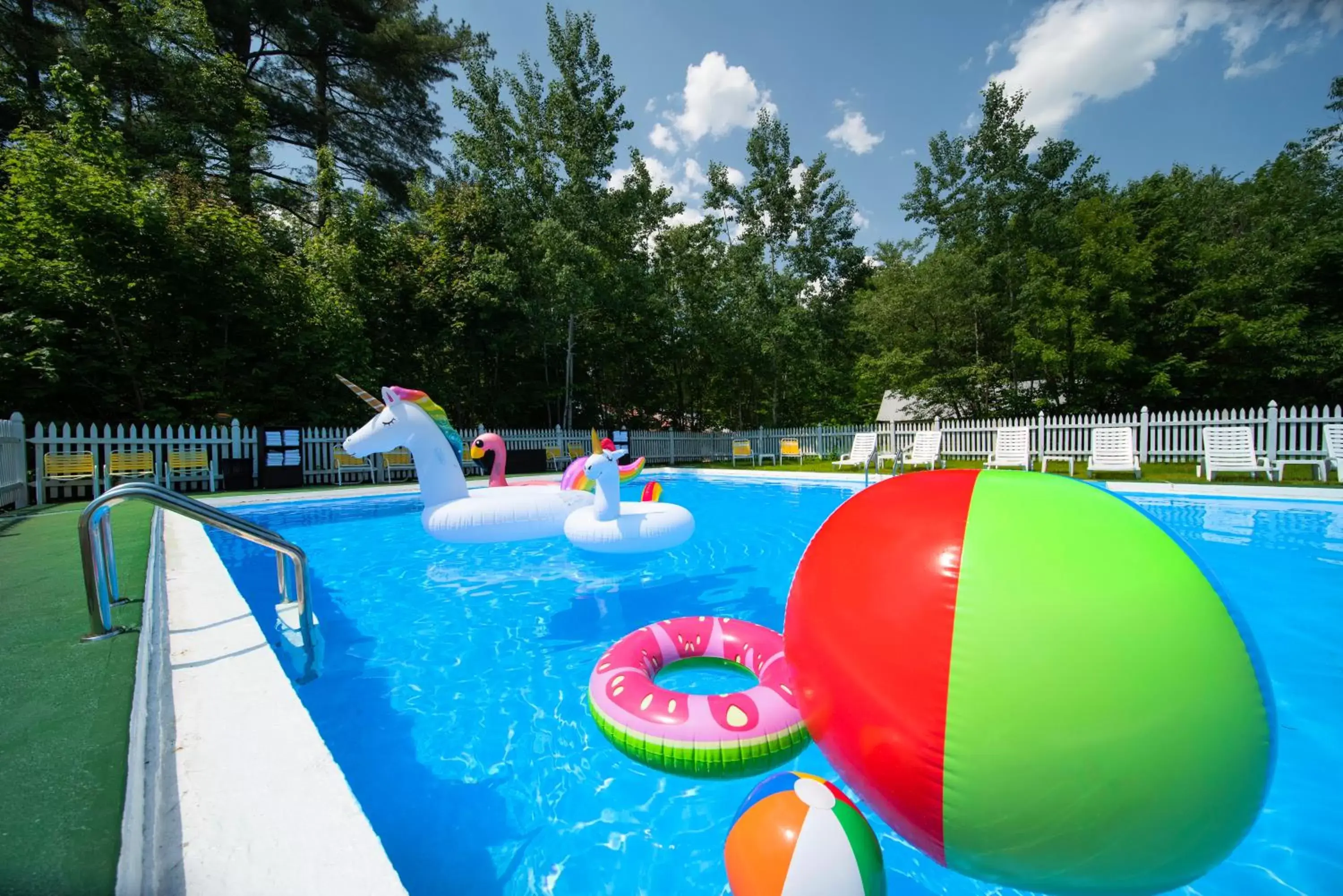 Swimming Pool in Christmas Farm Inn and Spa