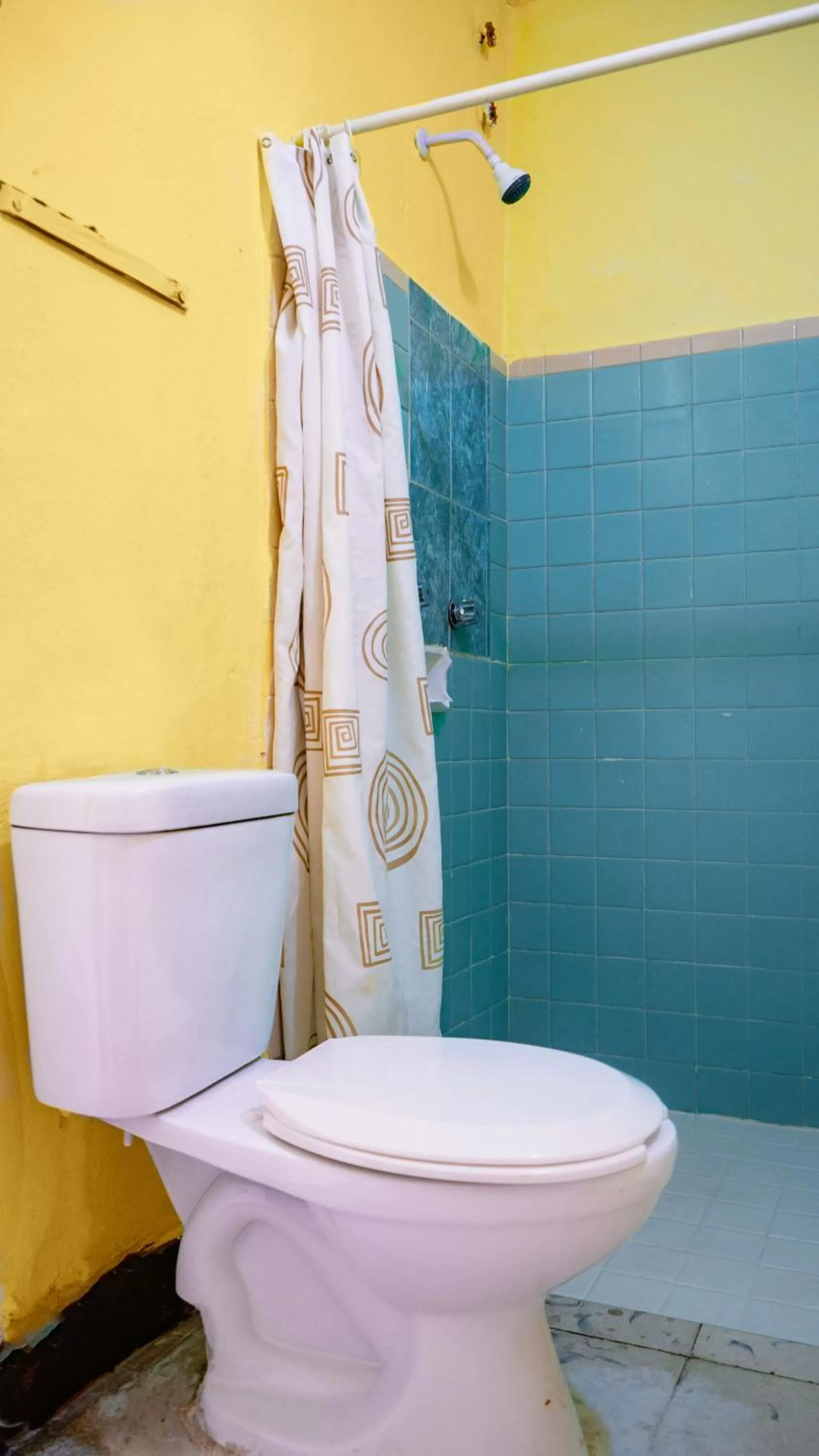 Shower in Hotel Mucuy