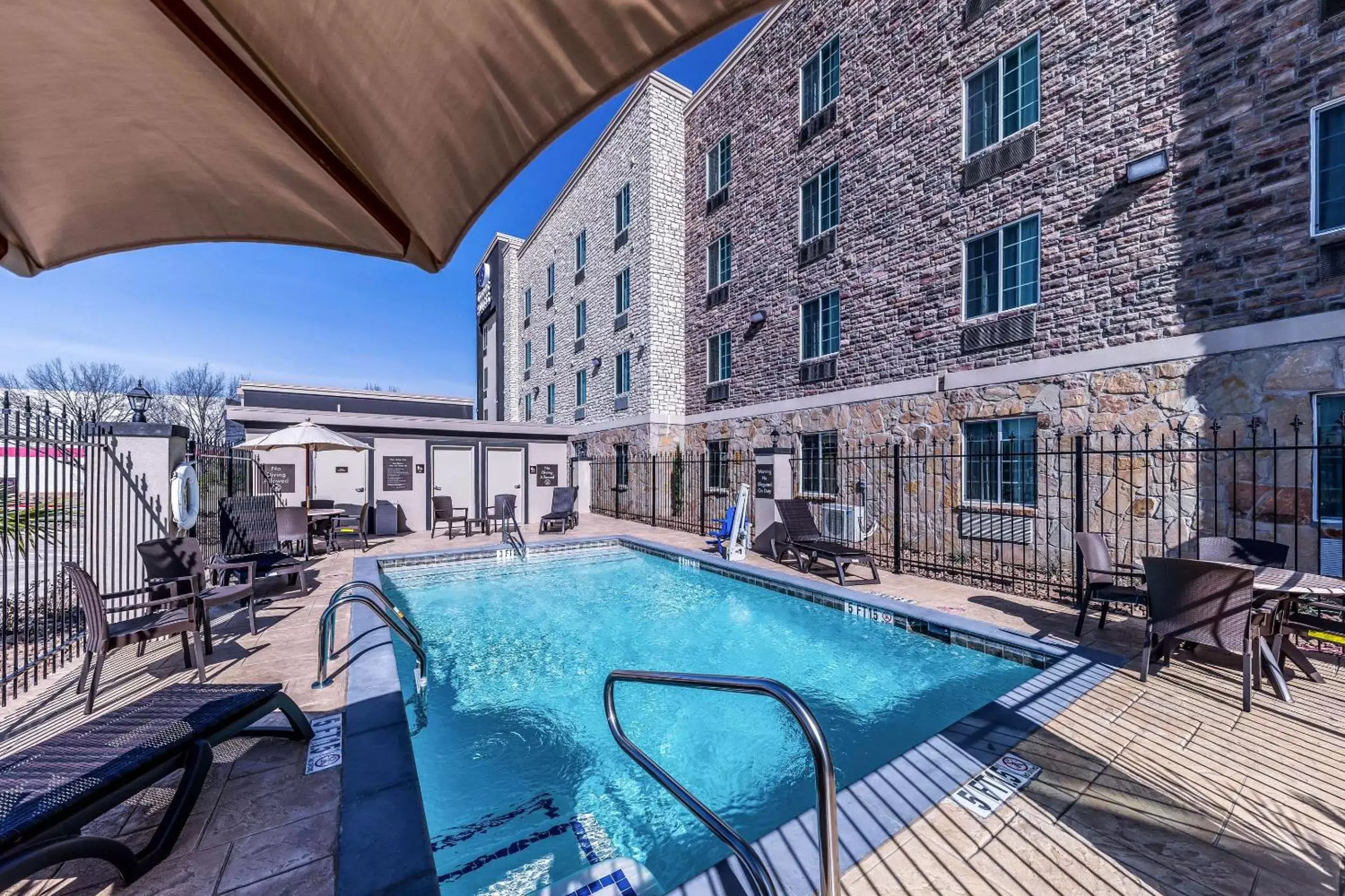 On site, Swimming Pool in Comfort Suites Grand Prairie - Arlington North