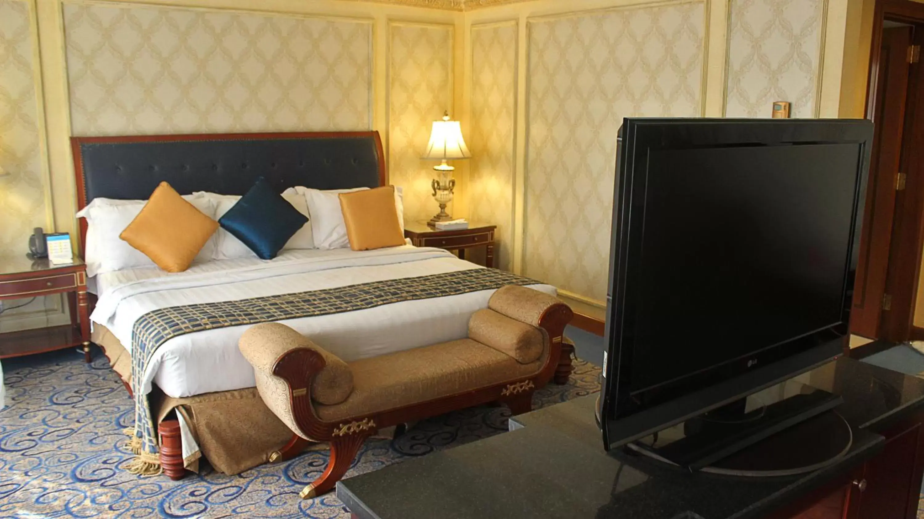 Bed in Al Rawda Royal Inn