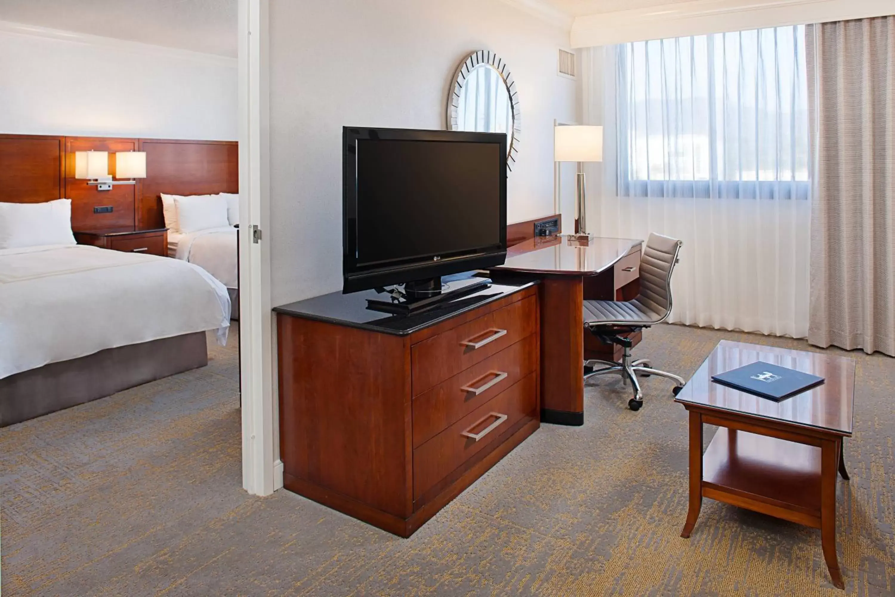 Photo of the whole room, TV/Entertainment Center in Los Angeles Marriott Burbank Airport