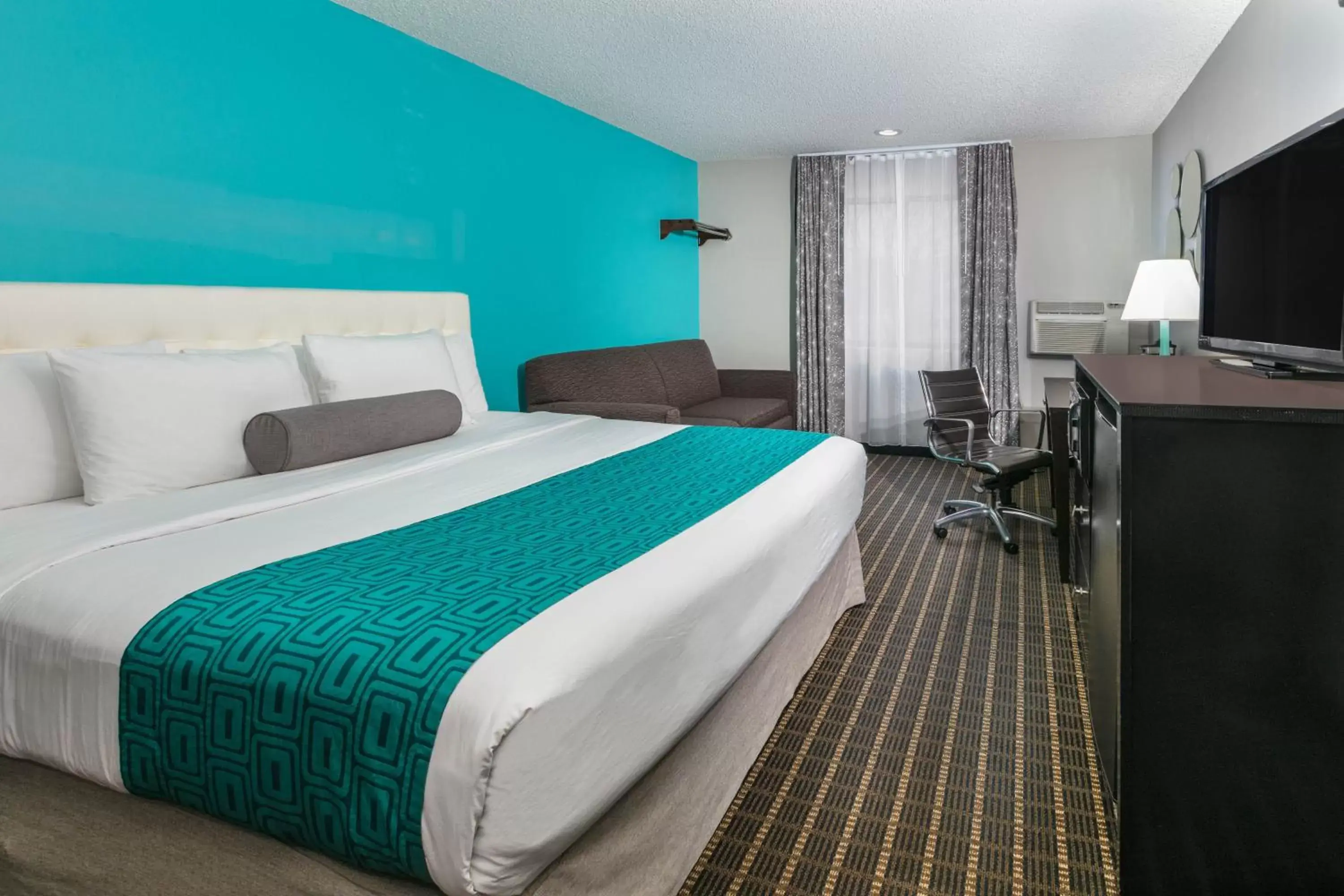 Bed in Howard Johnson by Wyndham Near Schlitterbahn