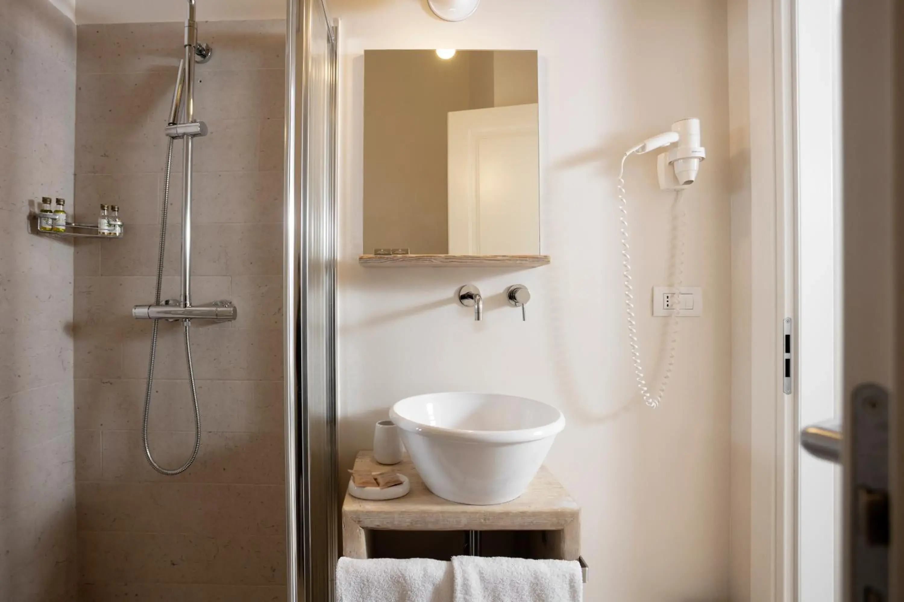 Bathroom in Masseria Mongio dell'Elefante