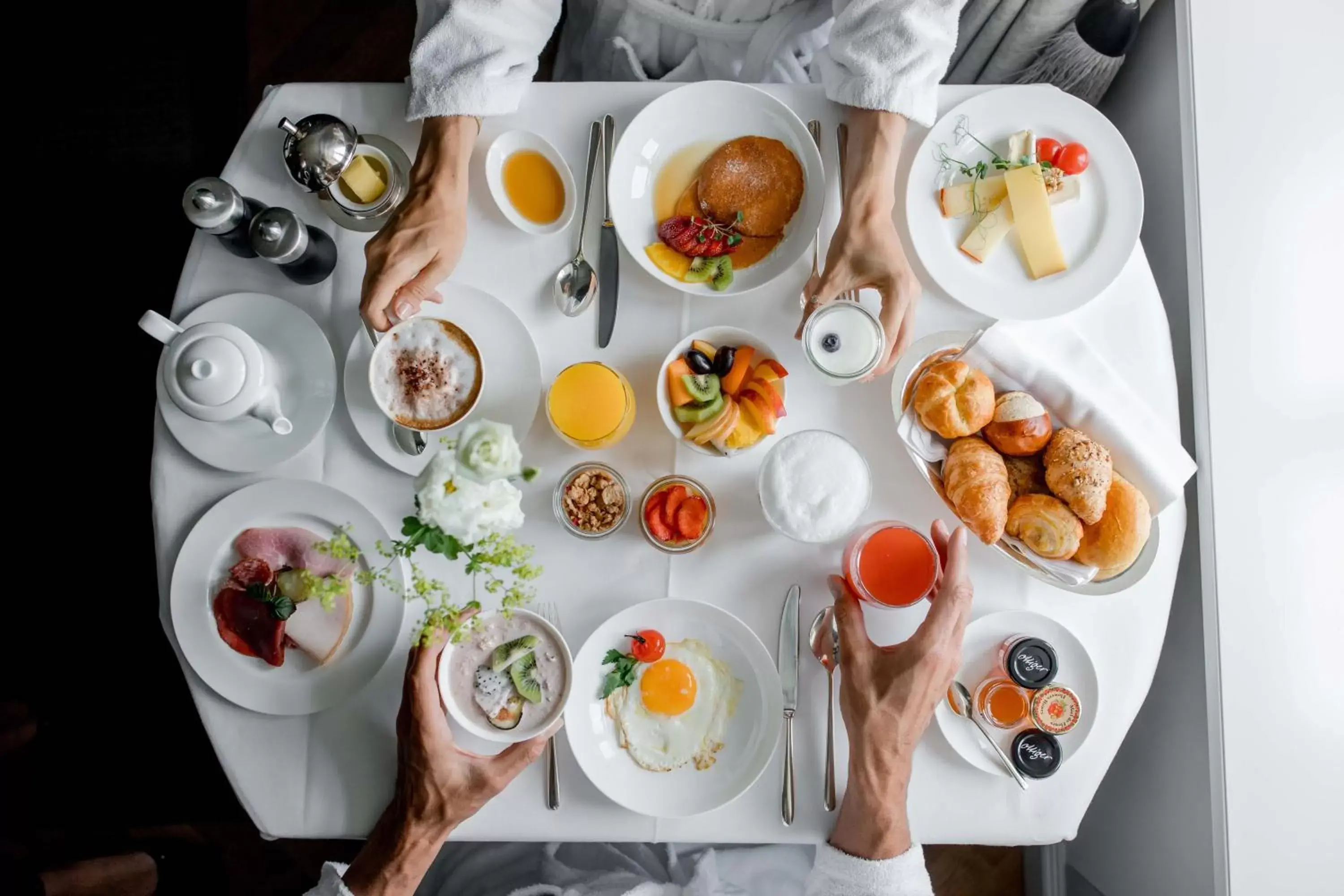 Family Three Bedroom in Hotel Schweizerhof Bern & Spa Family Three Bedroom in Hotel Schweizerhof Bern & Spa