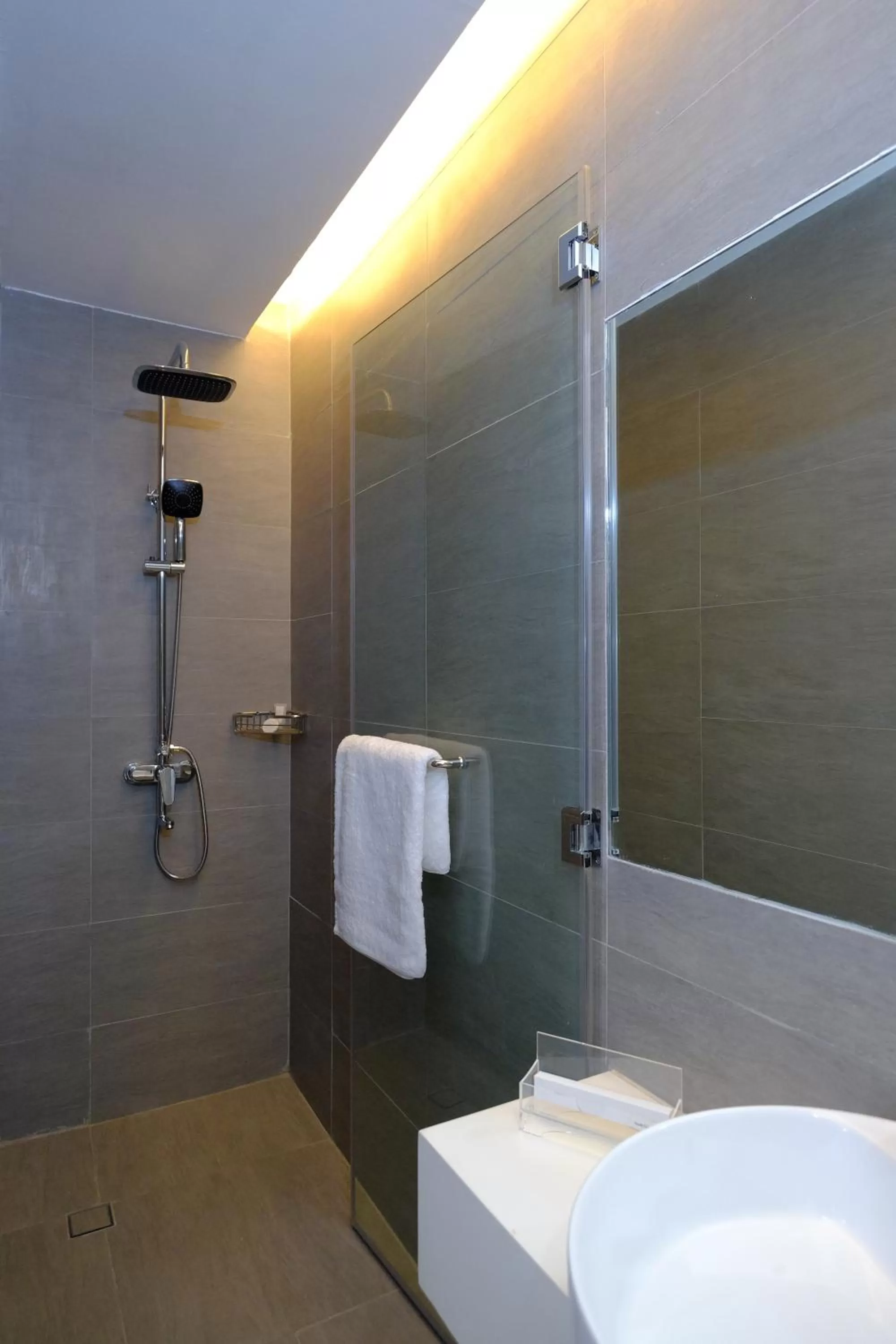 Shower in One Central Hotel & Suites