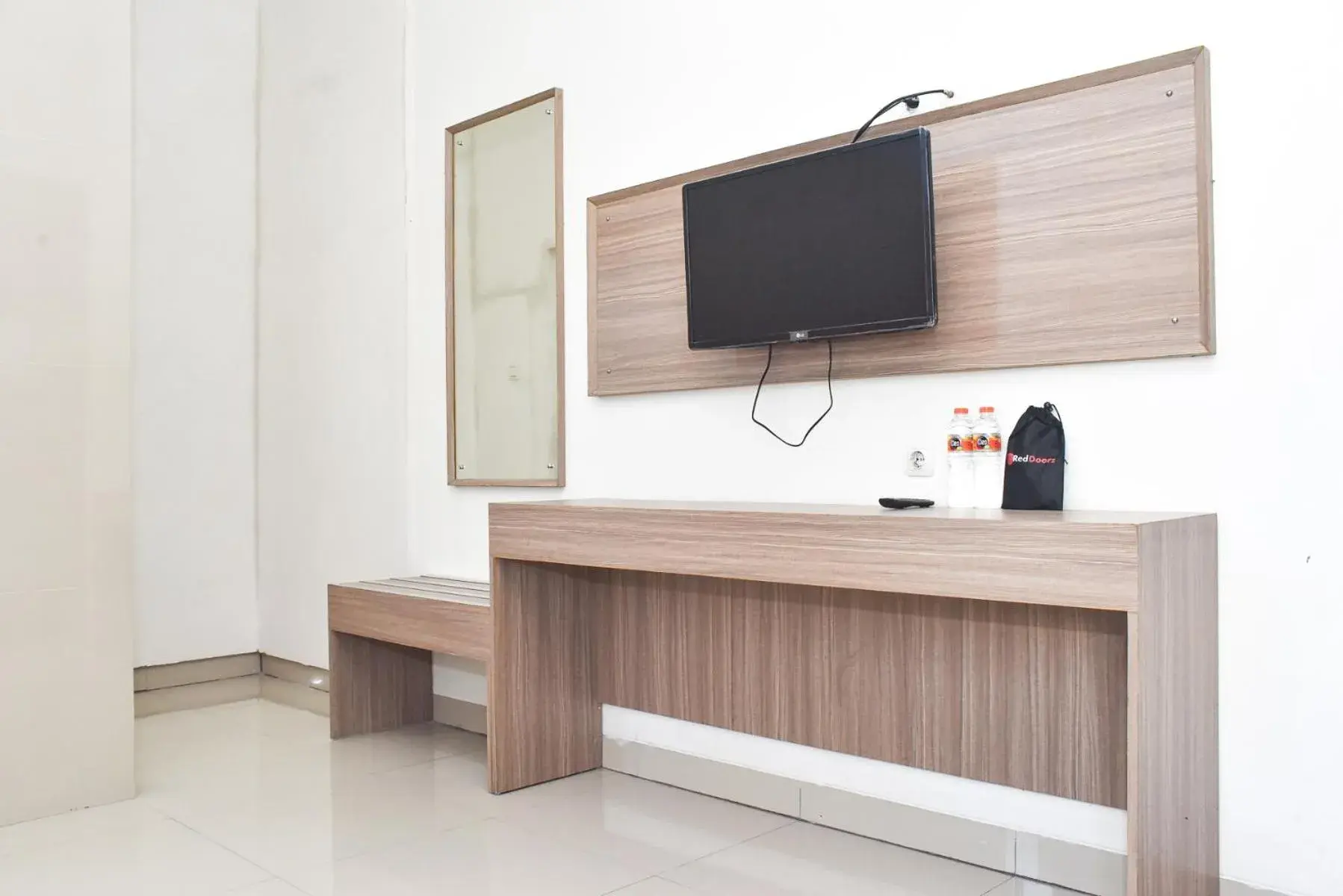 TV and multimedia, TV/Entertainment Center in RedDoorz near Alun Alun Wonosobo