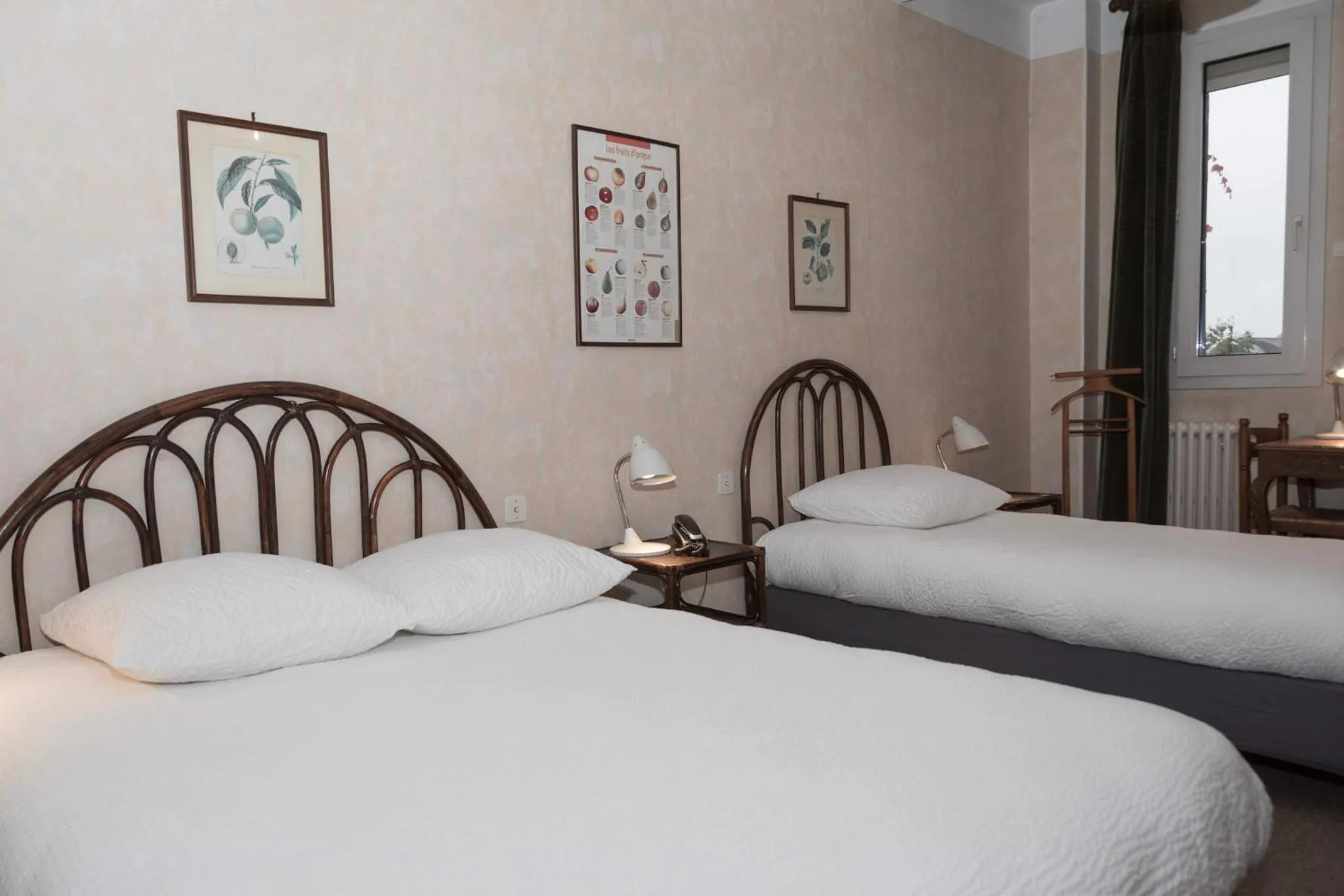 Bed in Cit'Hotel Aéro-Hotel