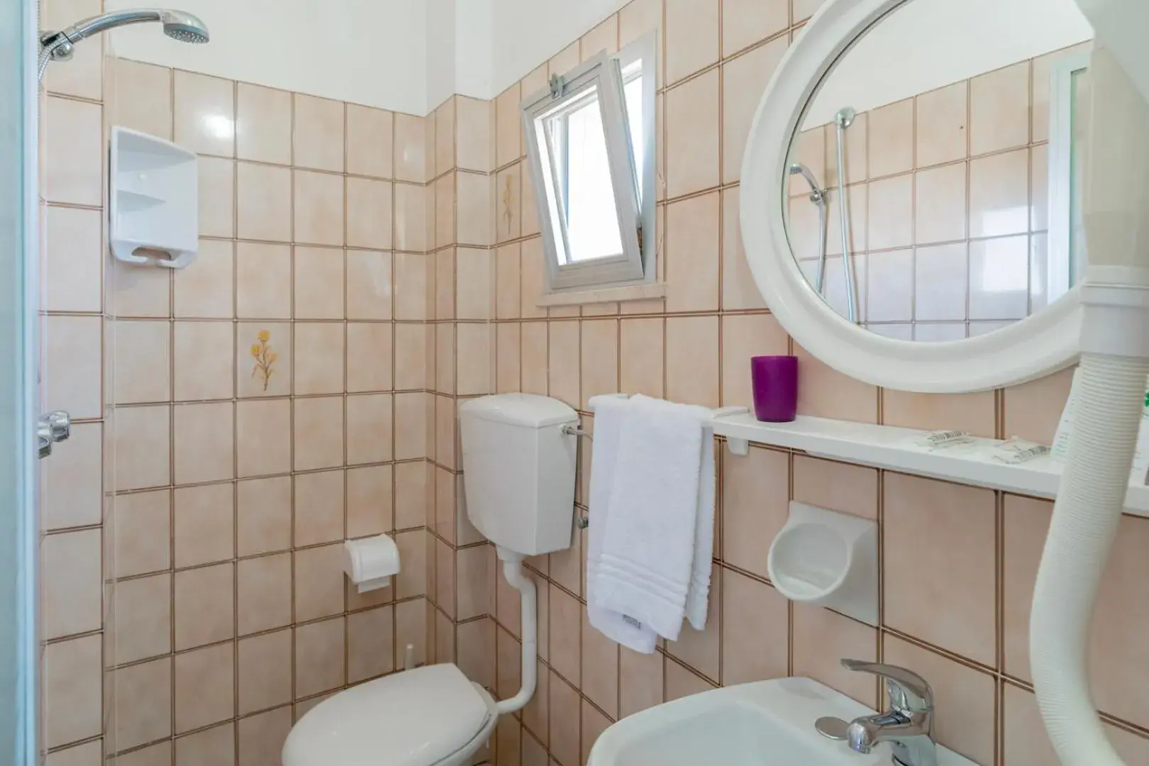 Bathroom in Hotel Montmartre