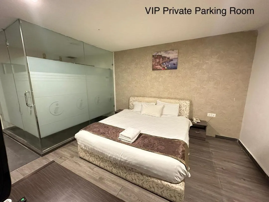 Photo of the whole room, Bed in I Garden Hotel